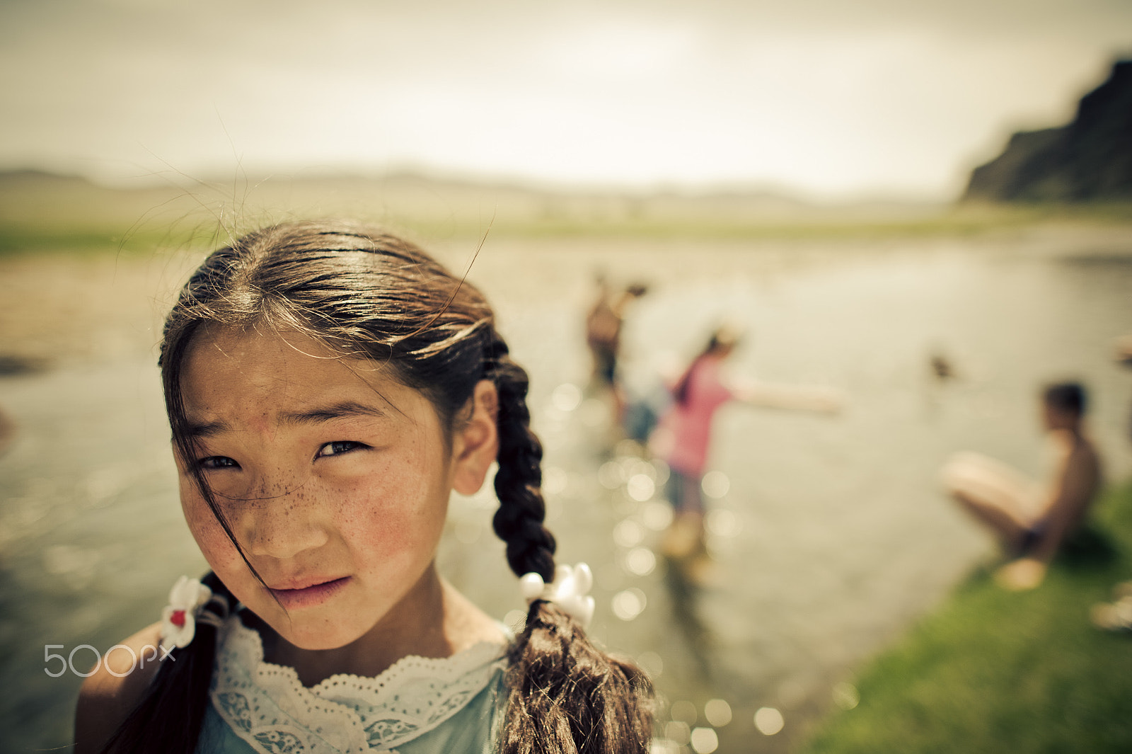 Nikon D700 + Nikon AF-S Nikkor 24mm F1.4G ED sample photo. Kids in a river photography