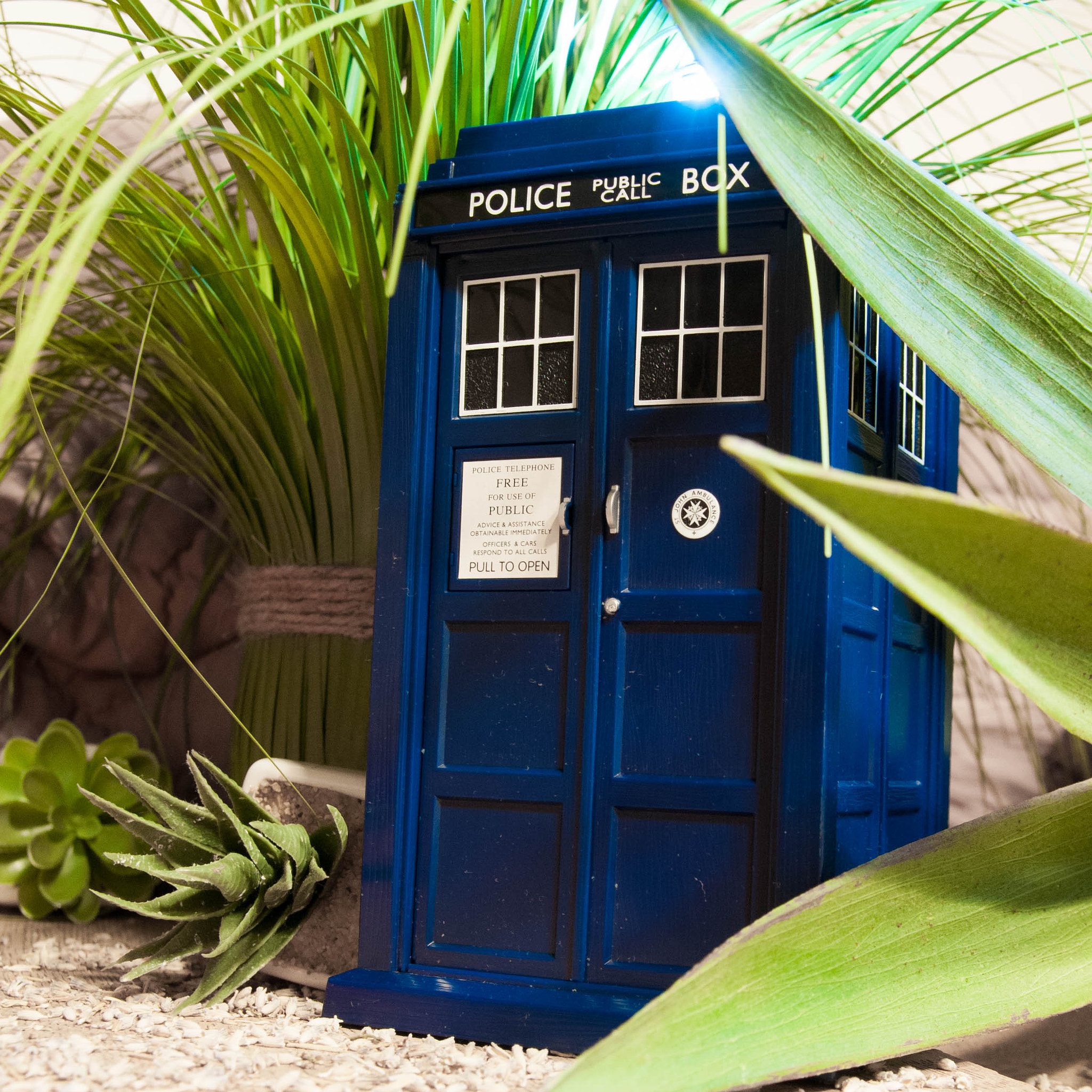 Nikon D300 + Sigma 18-50mm F2.8 EX DC Macro sample photo. Tardis 2 photography