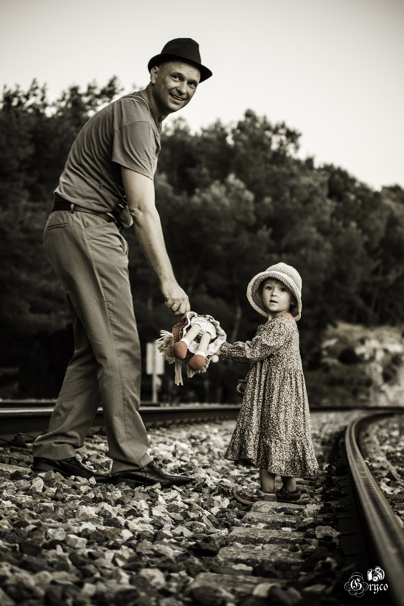 Sigma 50-150mm F2.8 EX APO DC HSM II sample photo. Alice et papa photography