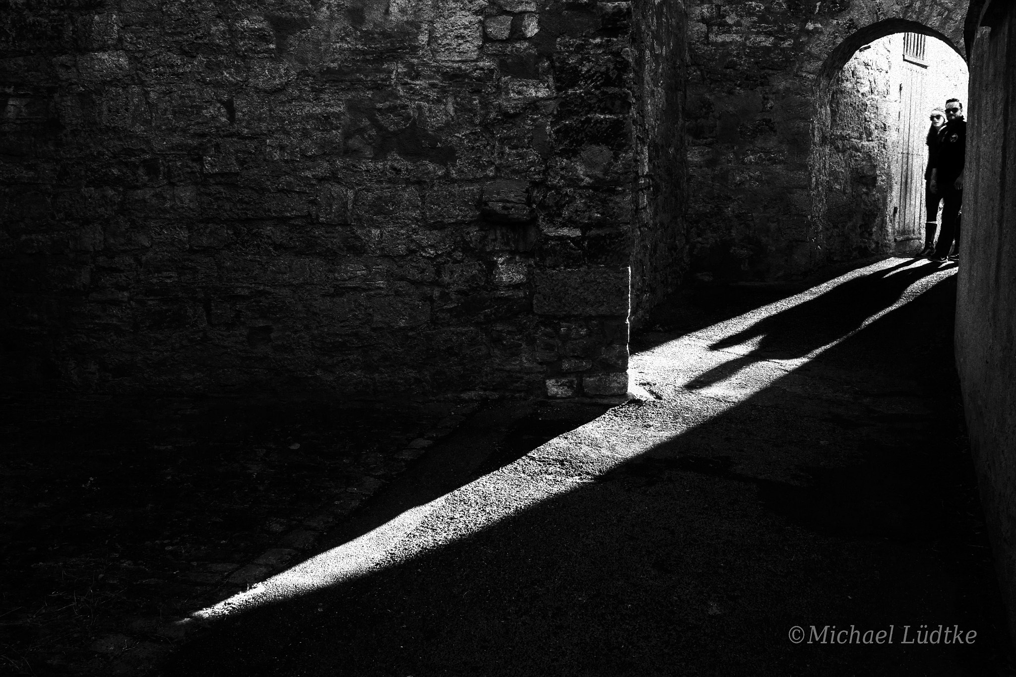 Olympus PEN E-PL7 sample photo. The door and the light photography