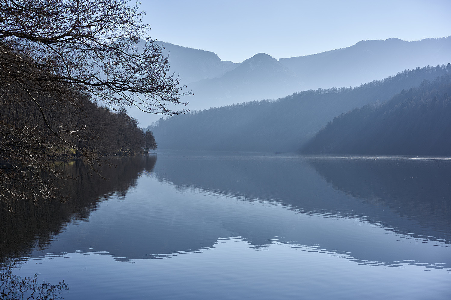 Sony a7R II + Sony Sonnar T* FE 55mm F1.8 ZA sample photo. The lake iii photography