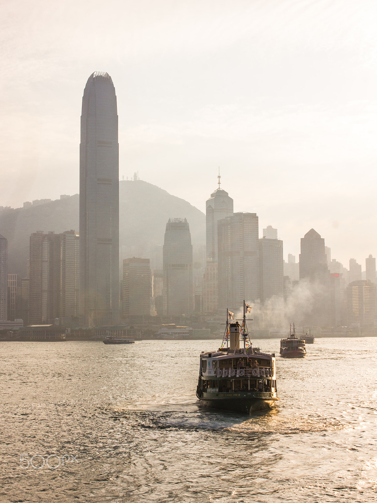 Canon EOS 60D + Sigma 35mm F1.4 DG HSM Art sample photo. Ferries in the victoria harbor photography