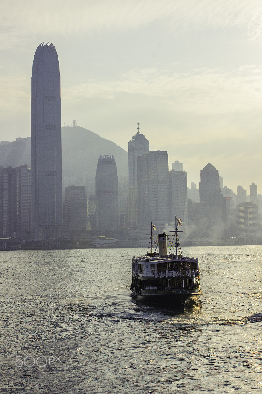 Canon EOS 60D + Sigma 35mm F1.4 DG HSM Art sample photo. A ferry in the victoria harbor photography