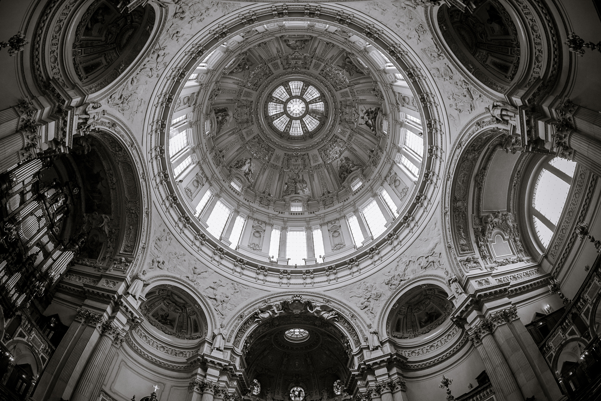 Canon EOS 5D Mark II + Canon EF 8-15mm F4L Fisheye USM sample photo. Berliner dom, berlin photography