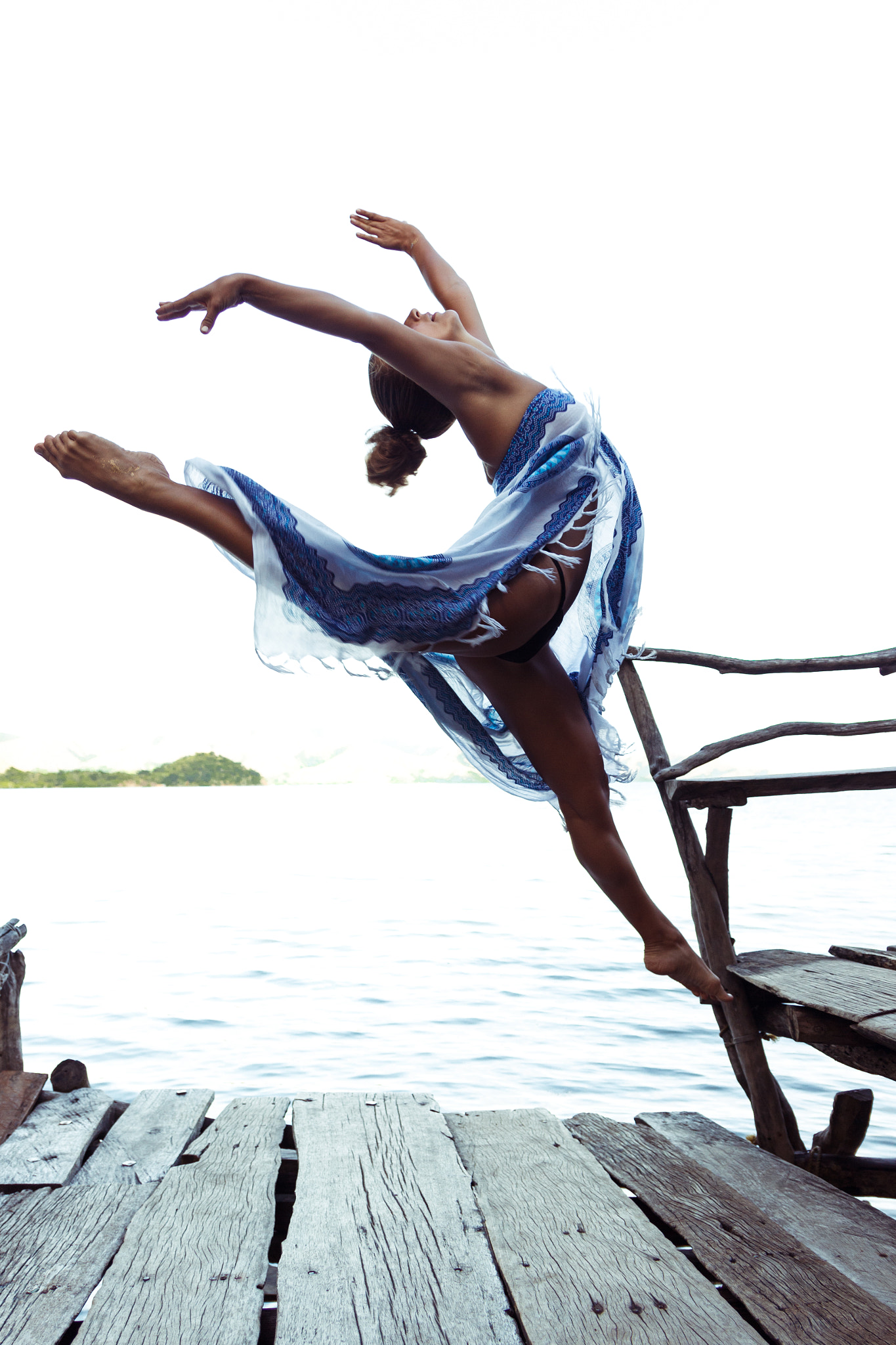 Canon EF-S 17-55mm F2.8 IS USM sample photo. Woman ballet jump photography