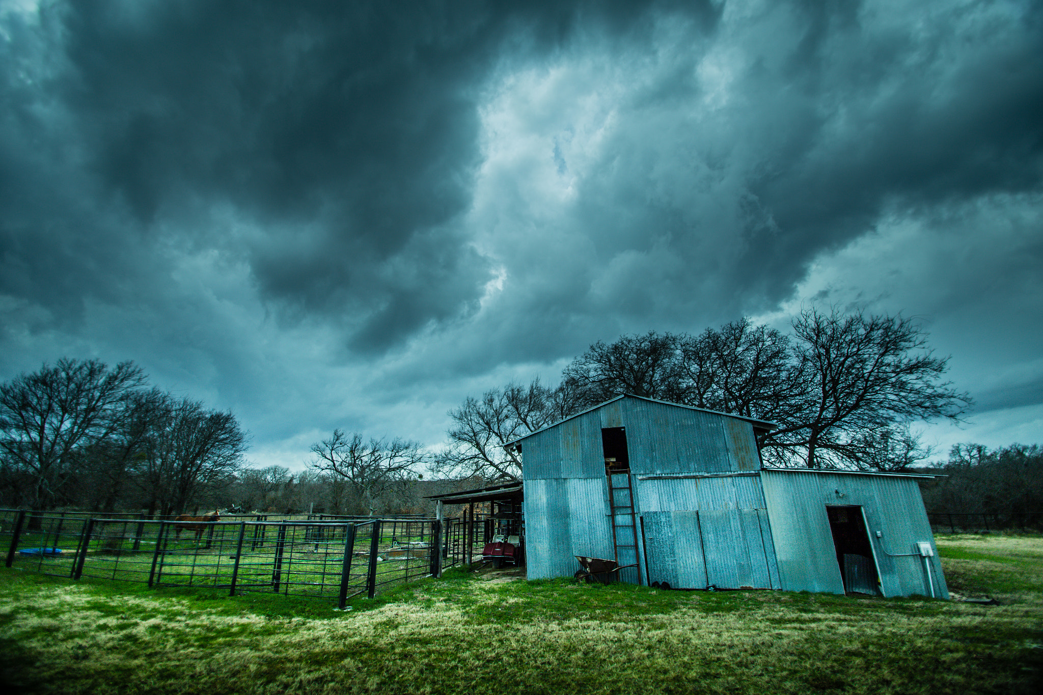 Sigma 10-20mm F3.5 EX DC HSM sample photo. Barn photography