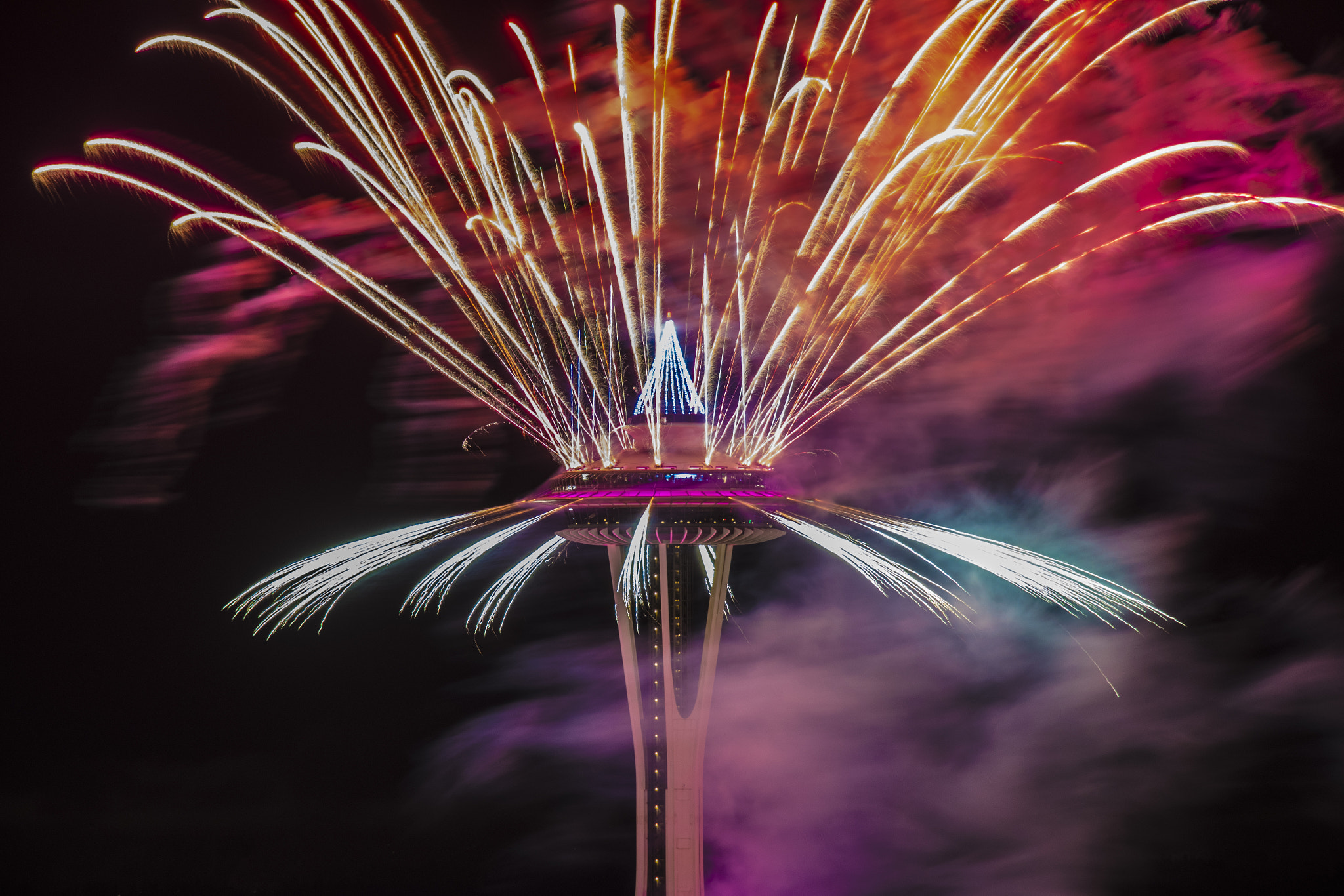 Nikon D500 + Nikon AF-S DX Nikkor 18-300mm F3.5-5.6G ED VR sample photo. Up close with the space needle fireworks photography