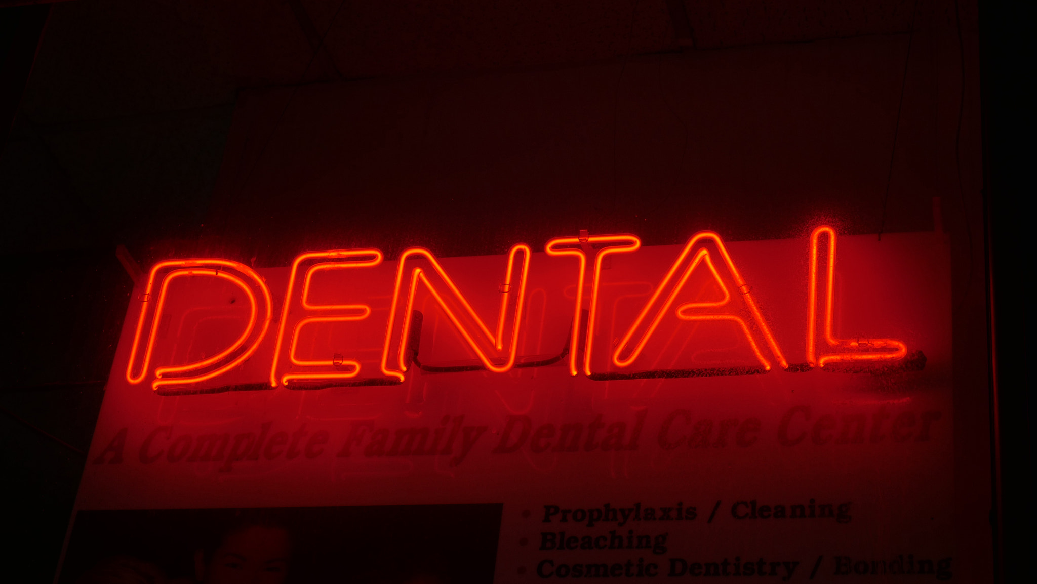Panasonic Lumix DMC-GX8 sample photo. Neon light photography