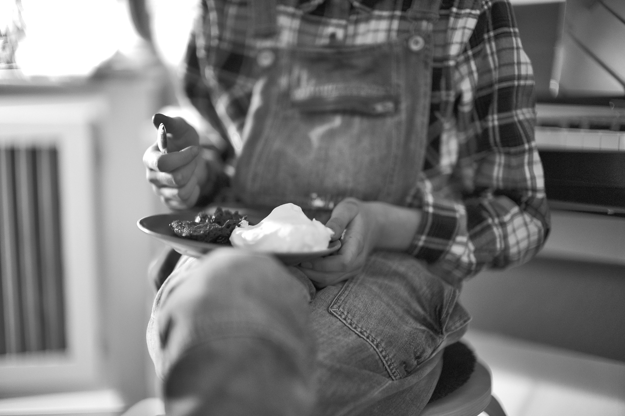 Leica Noctilux-M 50mm F0.95 ASPH sample photo. Enjoying a birthday cake photography
