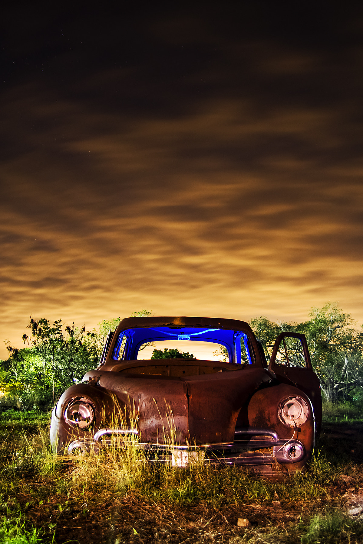 Tamron SP AF 17-50mm F2.8 XR Di II LD Aspherical (IF) sample photo. Old car photography