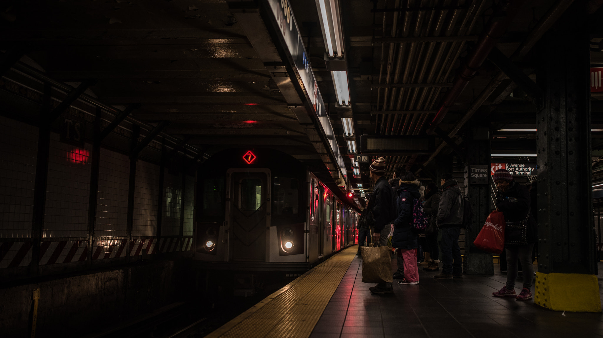 Nikon D750 + Nikon AF-S Nikkor 200-400mm F4G ED-IF VR sample photo. Ny subway photography