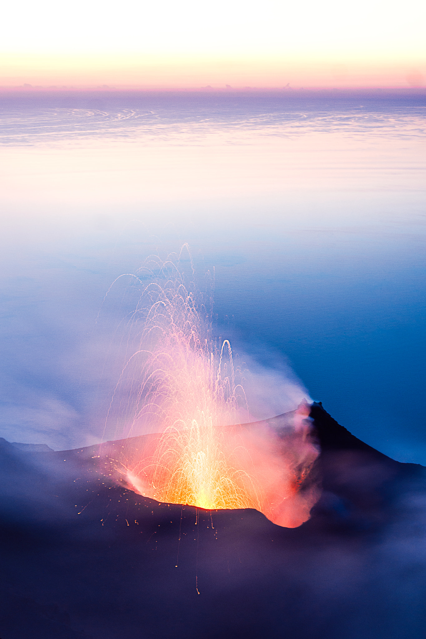 Sony Alpha DSLR-A700 + Sigma 17-70mm F2.8-4.5 (D) sample photo. Stromboli photography