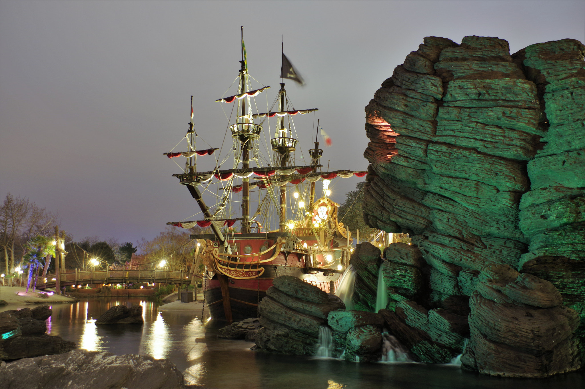 Pentax smc DA 21mm F3.2 AL Limited sample photo. Bateau pirate photography