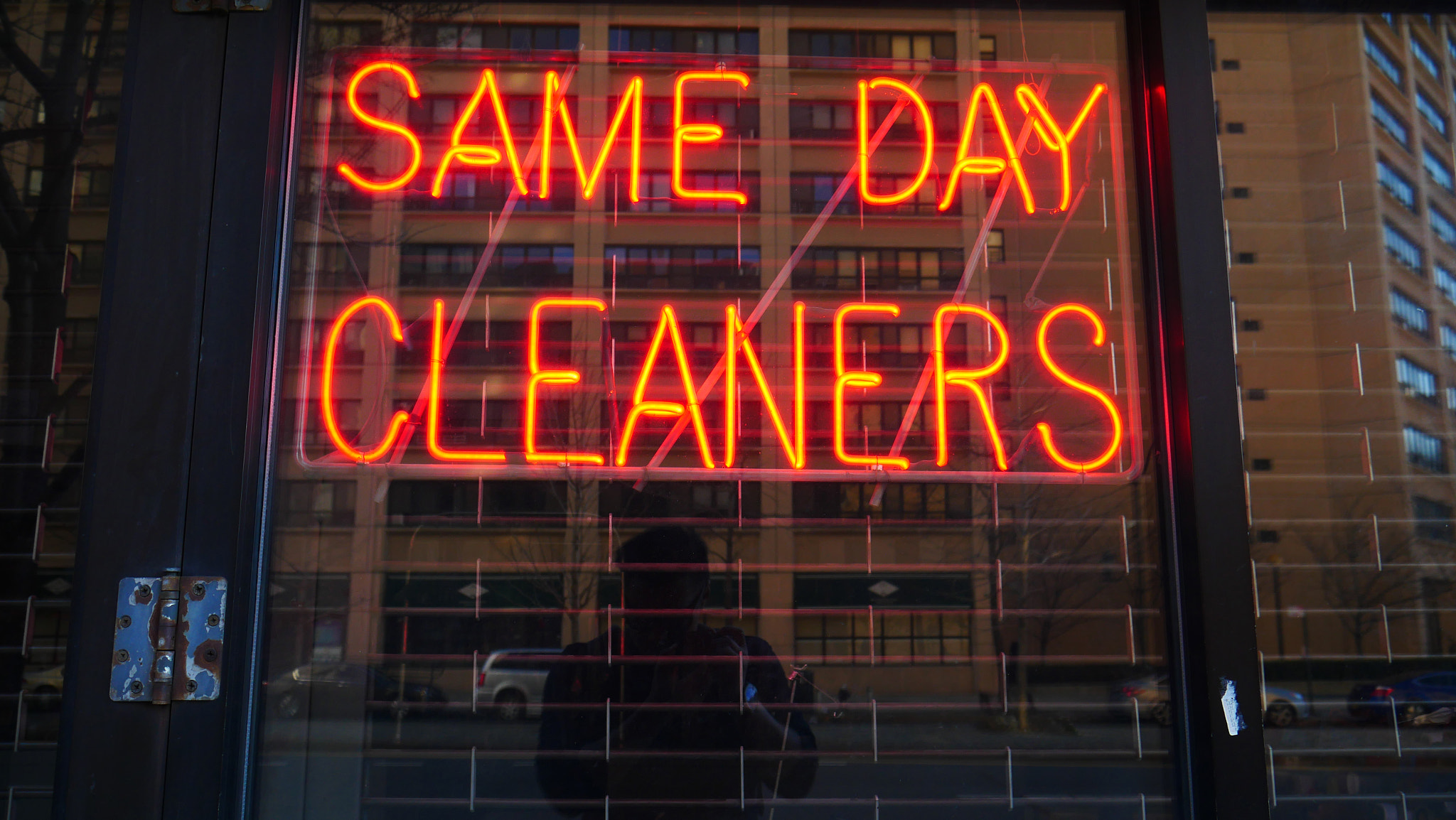 Panasonic Lumix DMC-GX8 sample photo. Neon light photography