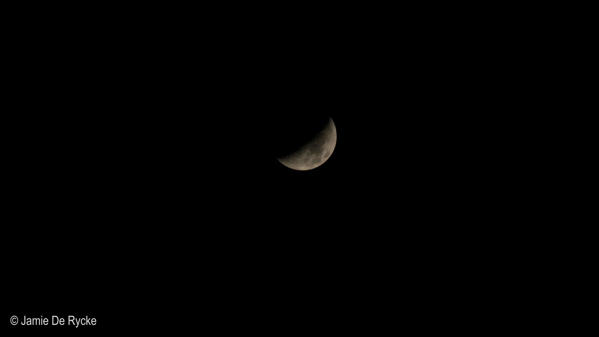Sony 75-300mm F4.5-5.6 sample photo. Crescent moon photography
