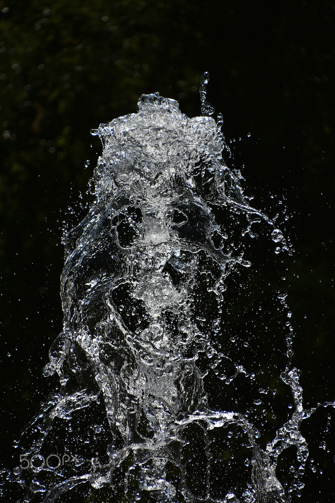 Nikon D5500 + Nikon AF-S DX Nikkor 18-300mm F3.5-6.3G ED VR sample photo. Water stream with splash over black background photography