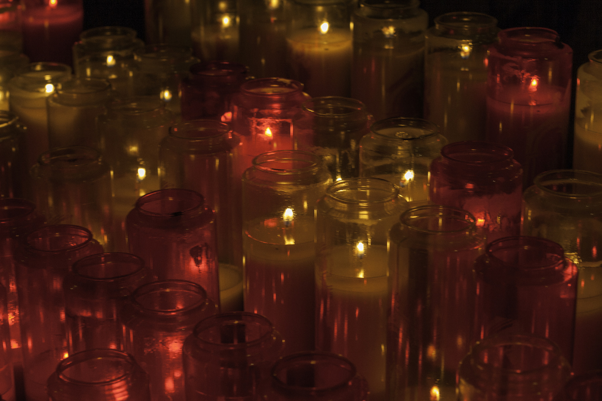 Canon EOS 1000D (EOS Digital Rebel XS / EOS Kiss F) + Canon EF 50mm F1.8 STM sample photo. Candles photography