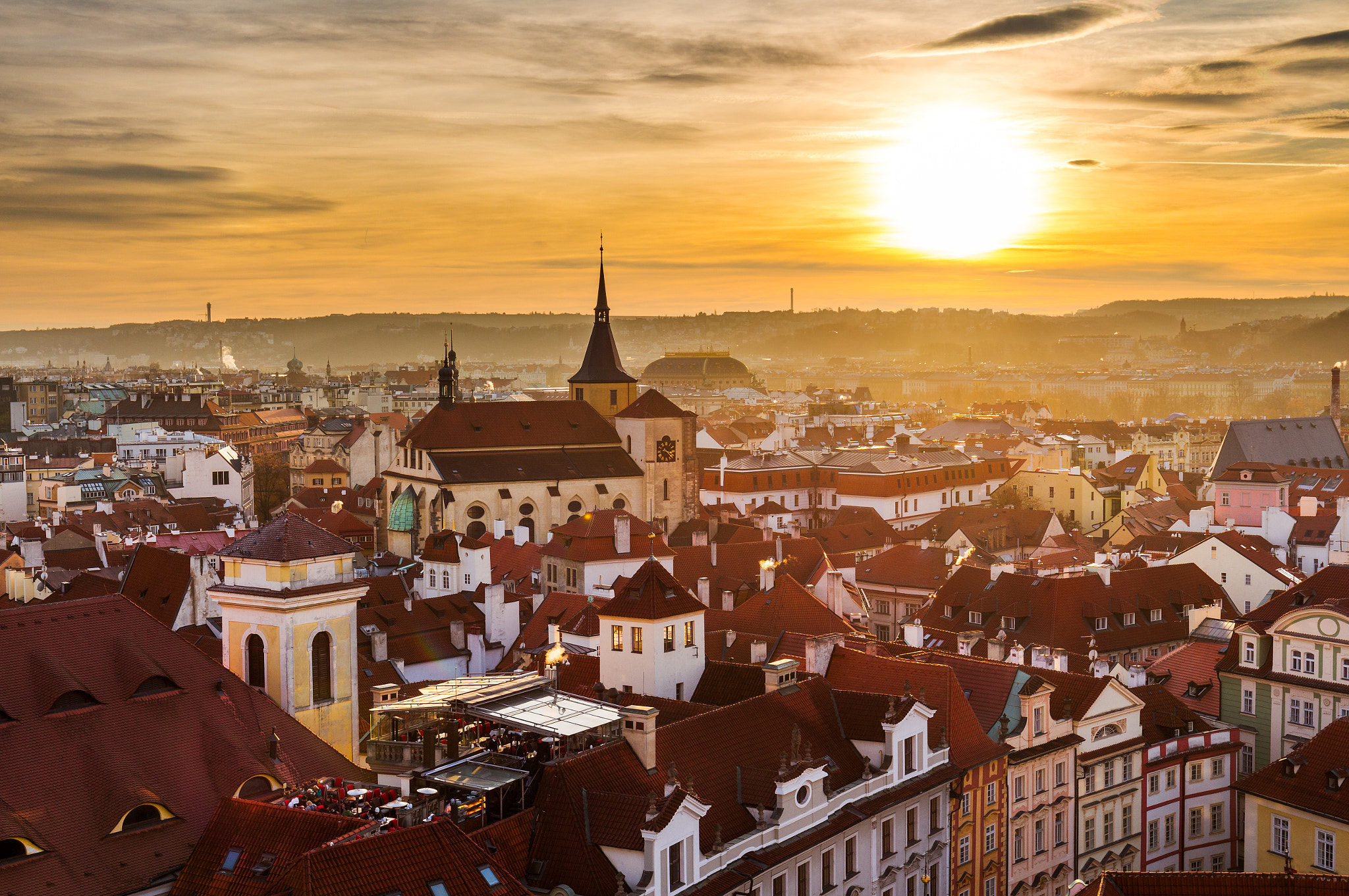 Canon EF 16-35mm F4L IS USM sample photo. Red prague photography