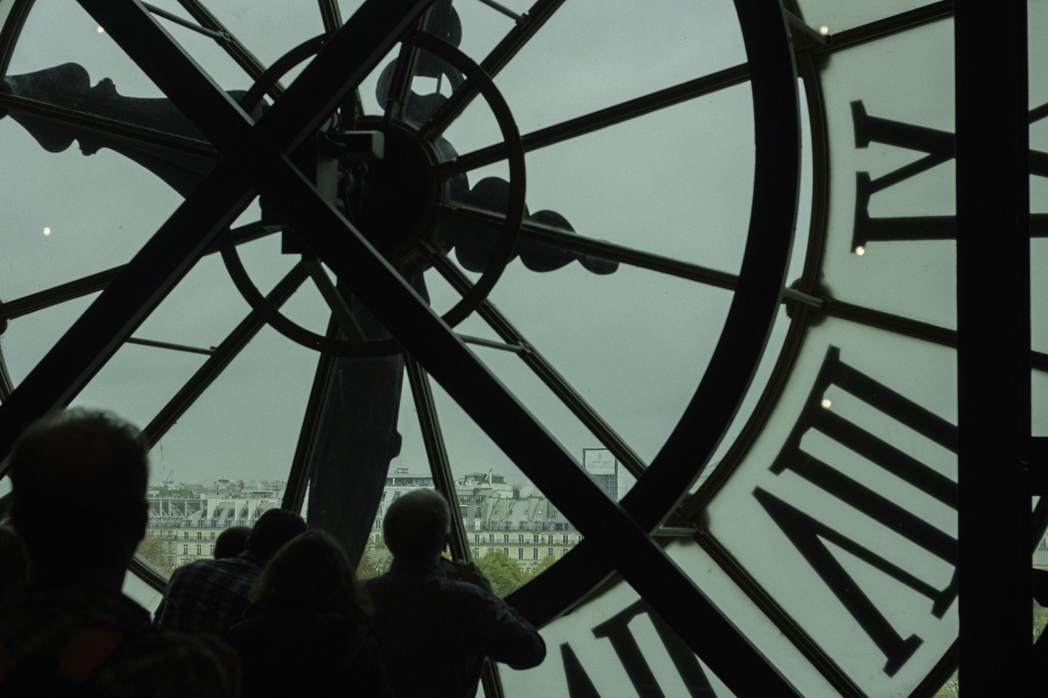 Canon EOS 1000D (EOS Digital Rebel XS / EOS Kiss F) + Canon EF 50mm F1.8 STM sample photo. Clock on tower photography