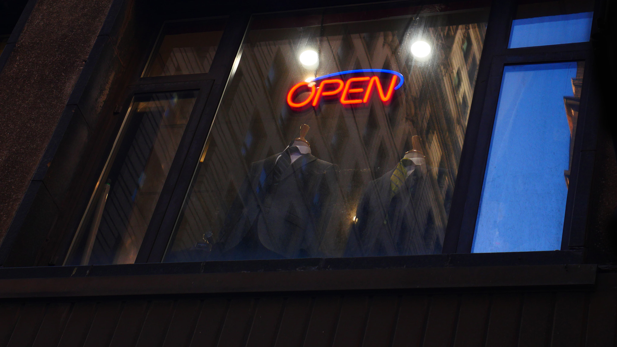 Panasonic Lumix DMC-GX8 sample photo. Neon light photography