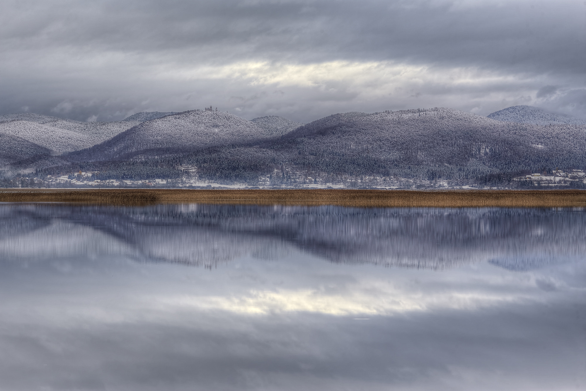 Canon EF 100-400mm F4.5-5.6L IS USM sample photo. Winter lake c photography