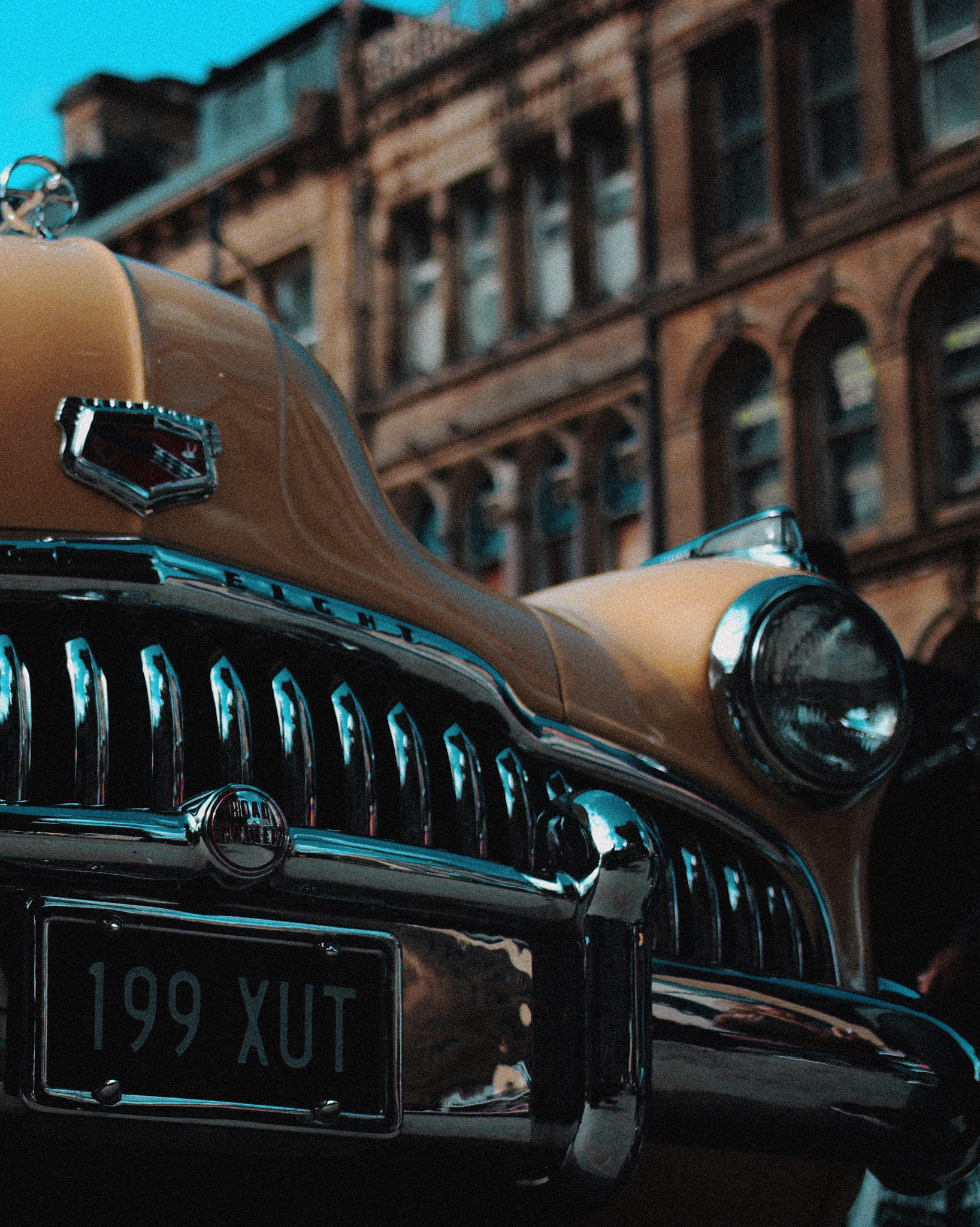 Canon EOS 600D (Rebel EOS T3i / EOS Kiss X5) + Canon EF 40mm F2.8 STM sample photo. Taxi driver - 1976 photography
