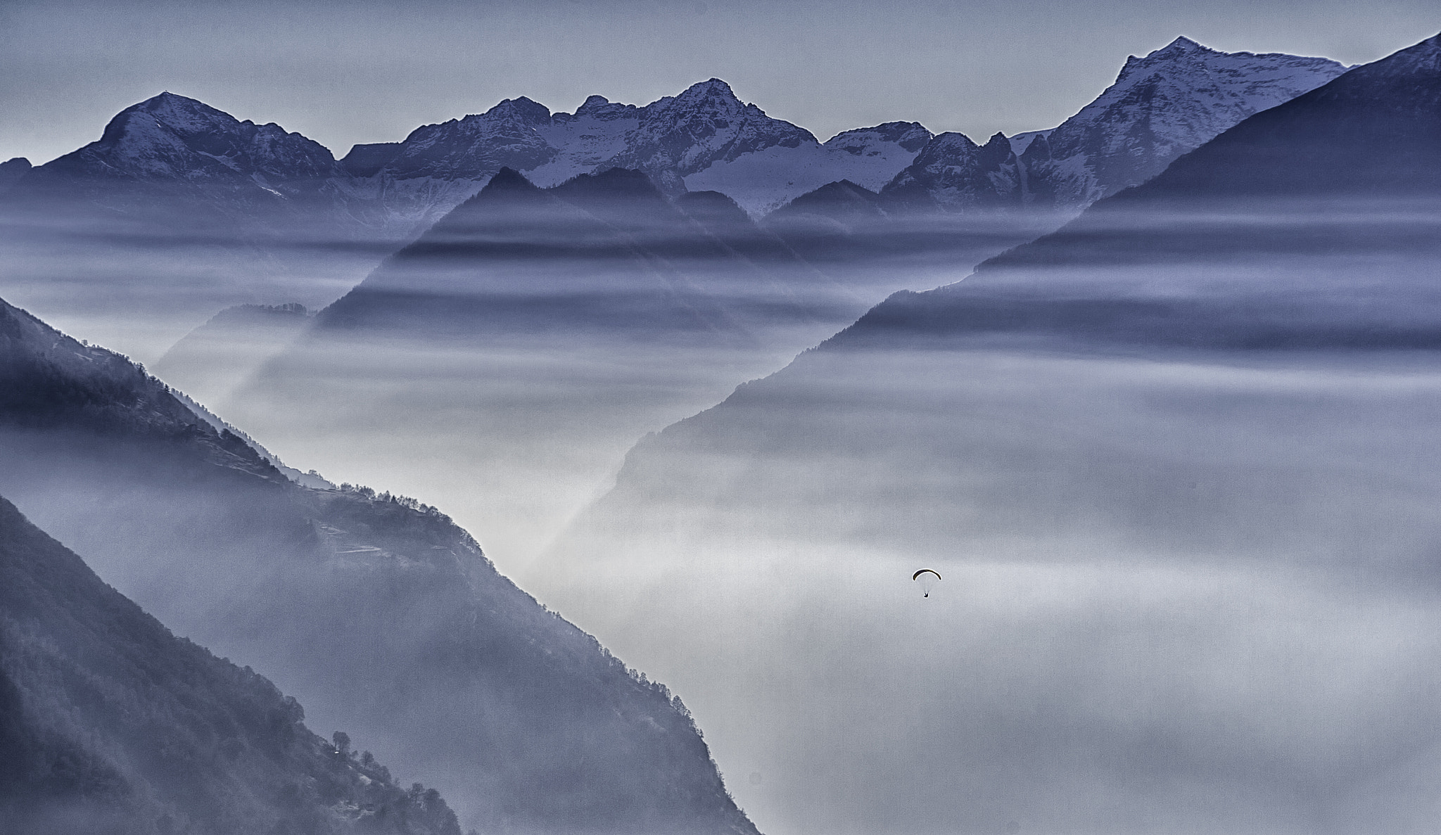 AF Nikkor 70-210mm f/4-5.6 sample photo. Flight photography