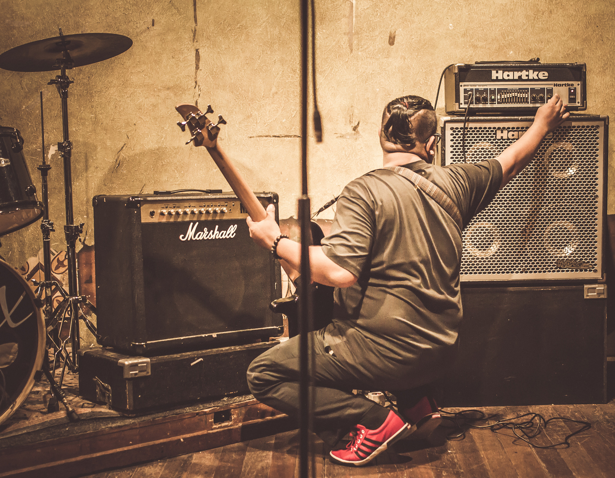 Canon EOS 7D + Sigma 35mm F1.4 DG HSM Art sample photo. Gig photography