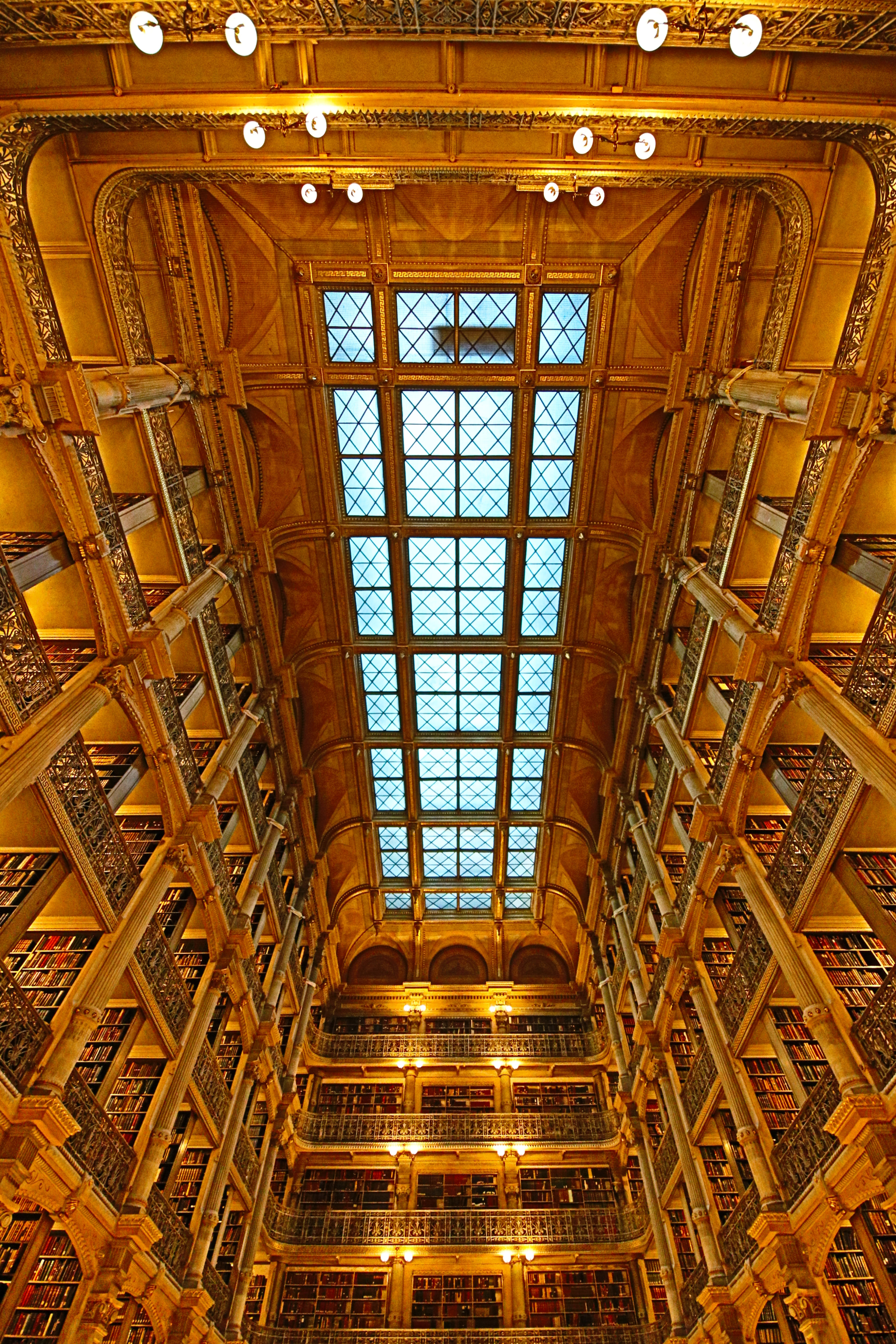 Sigma 8-16mm F4.5-5.6 DC HSM sample photo. Look up photography