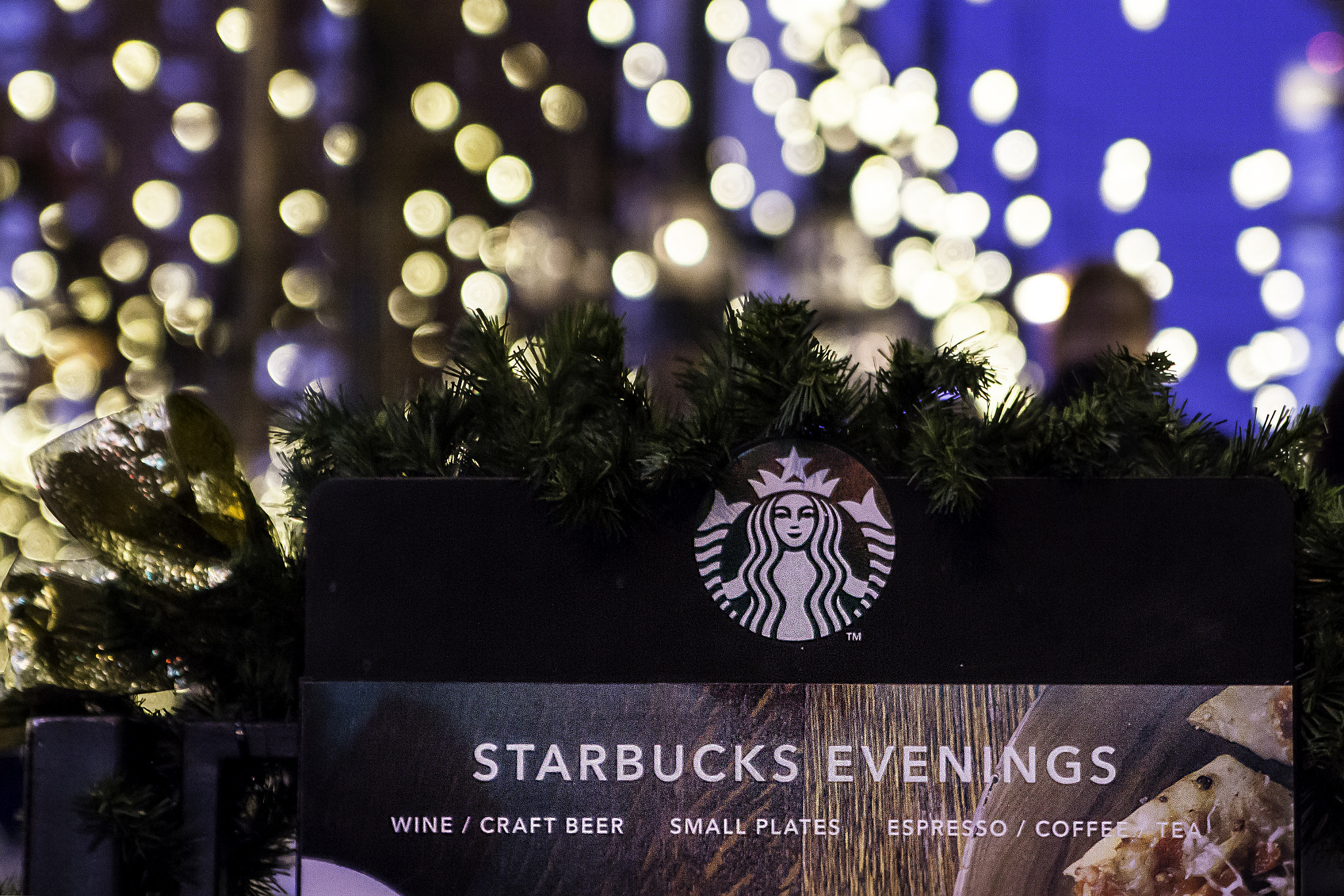 Canon EOS 100D (EOS Rebel SL1 / EOS Kiss X7) sample photo. Starbucks photography