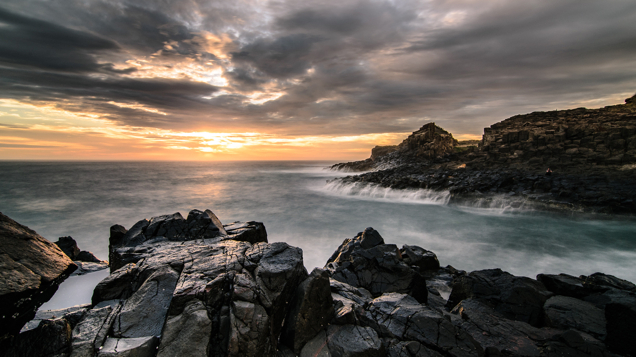 Tokina AT-X Pro 11-16mm F2.8 DX sample photo. Sunrise over the south pacific ocean photography