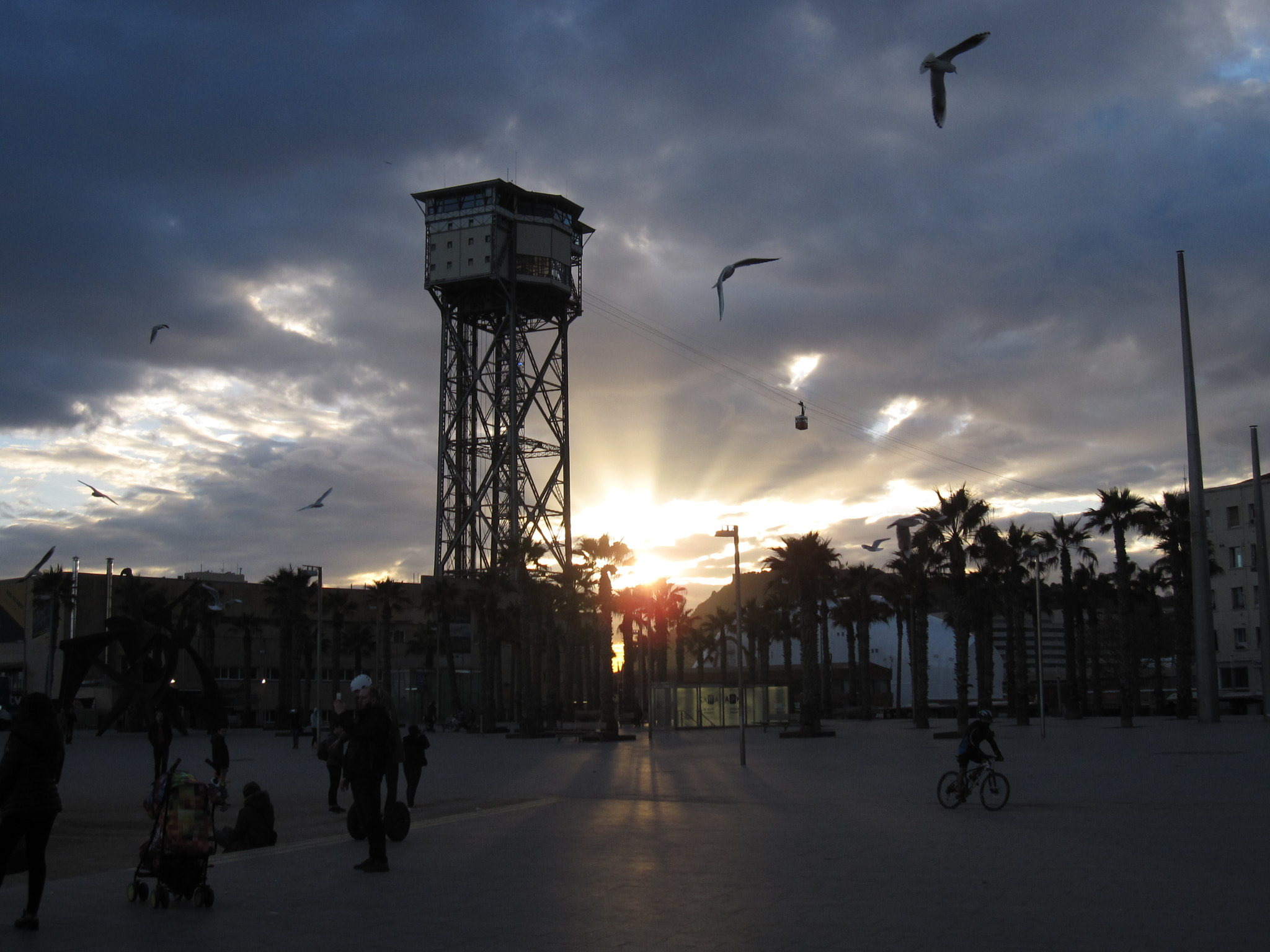 Canon PowerShot SD880 IS (Digital IXUS 870 IS / IXY Digital 920 IS) sample photo. Sunset in barceloneta beach photography