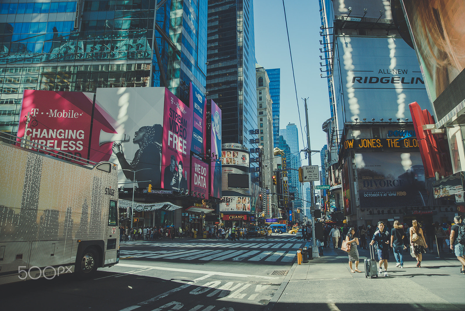 Sony a7S II + Sony 70-400mm F4-5.6 G SSM sample photo. Time square morning photography