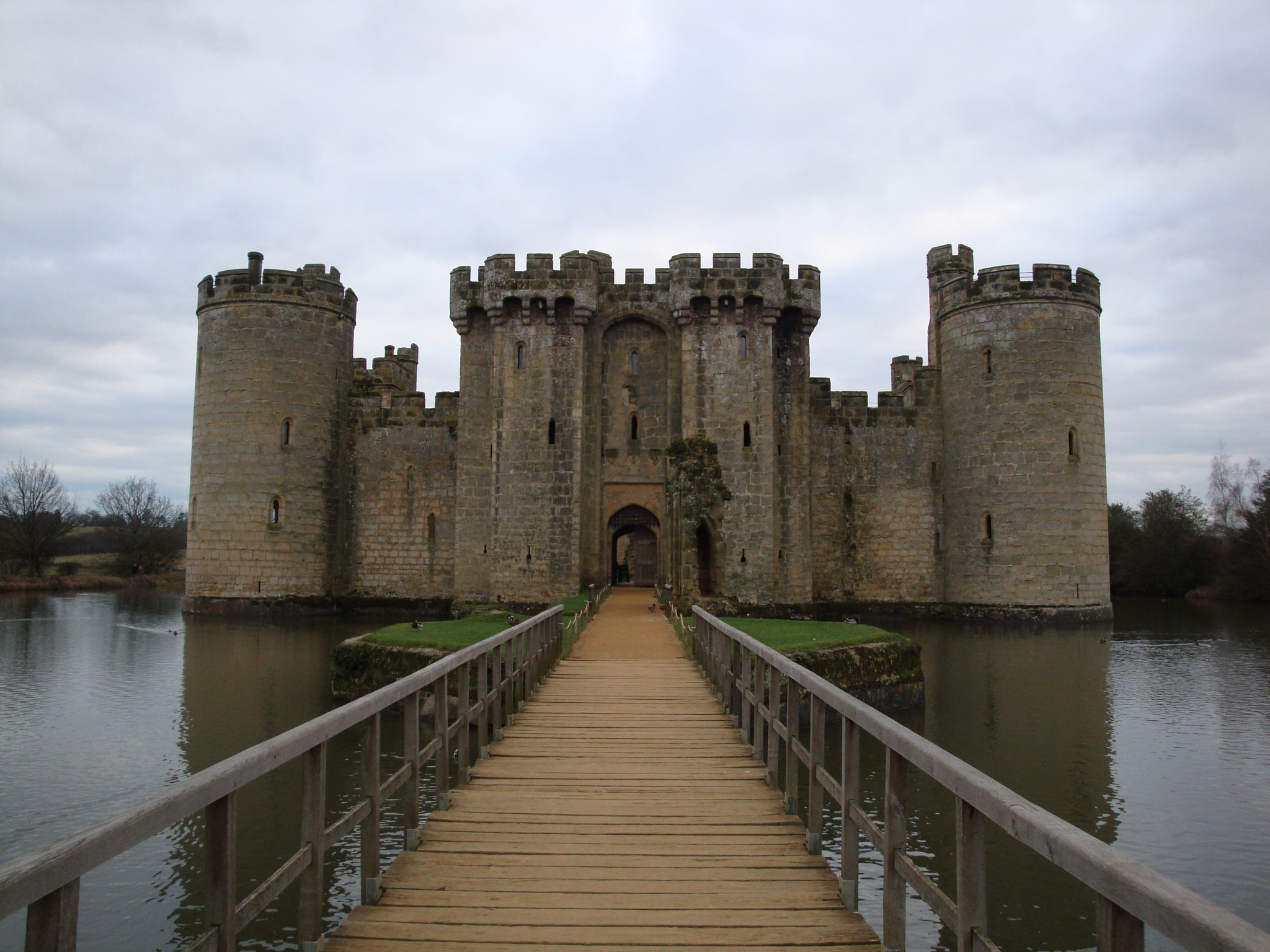 Sony Cyber-shot DSC-W170 sample photo. Bodiam castle photography