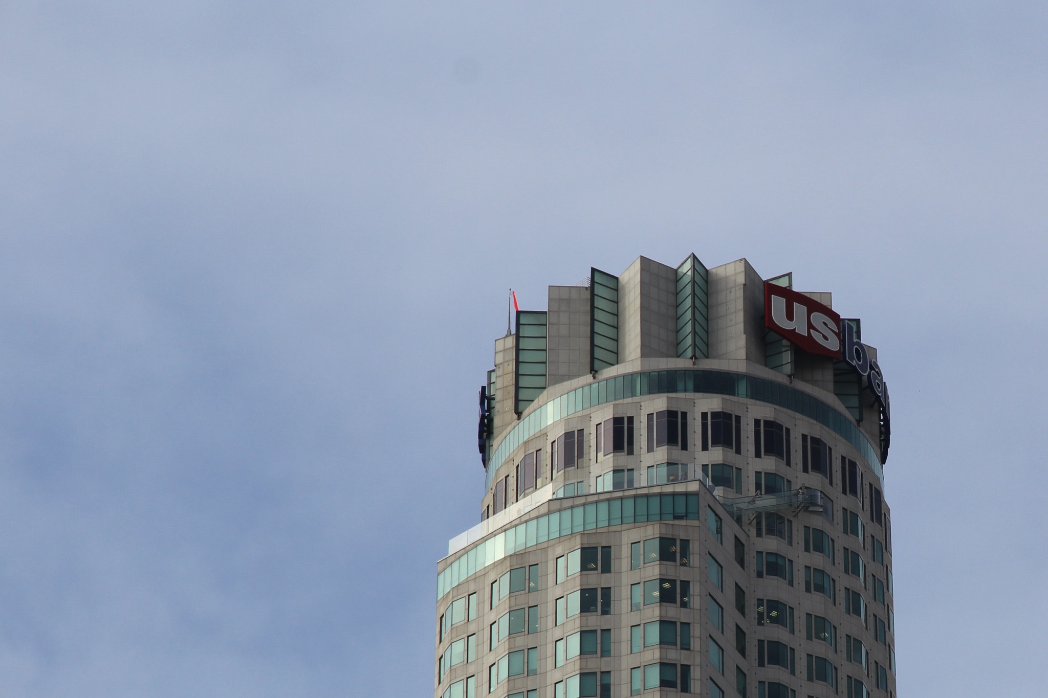 Canon EOS 600D (Rebel EOS T3i / EOS Kiss X5) sample photo. Sky slide / u.s. bank tower photography
