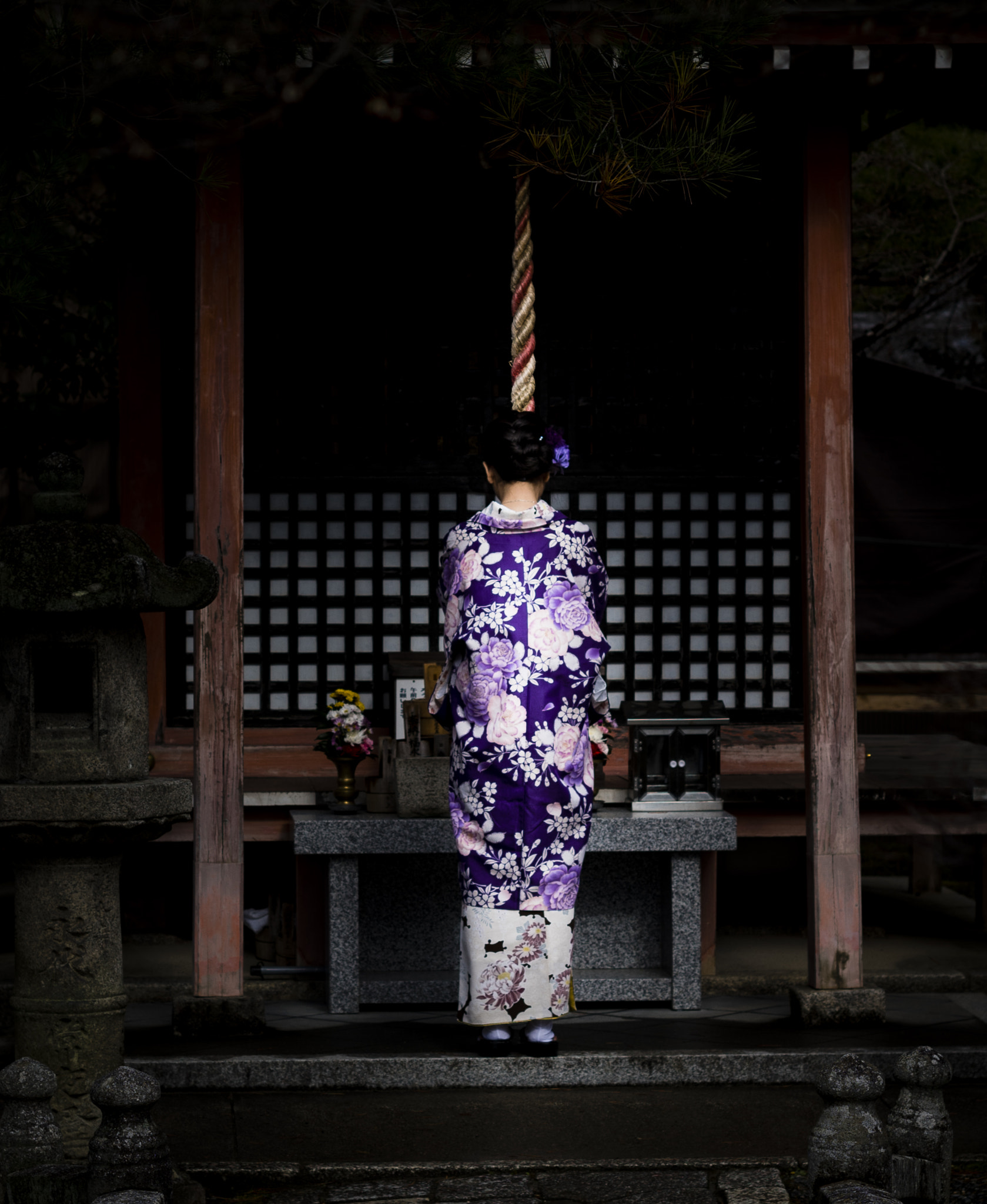 E 50mm F2 sample photo. Kyoto new year preparations photography