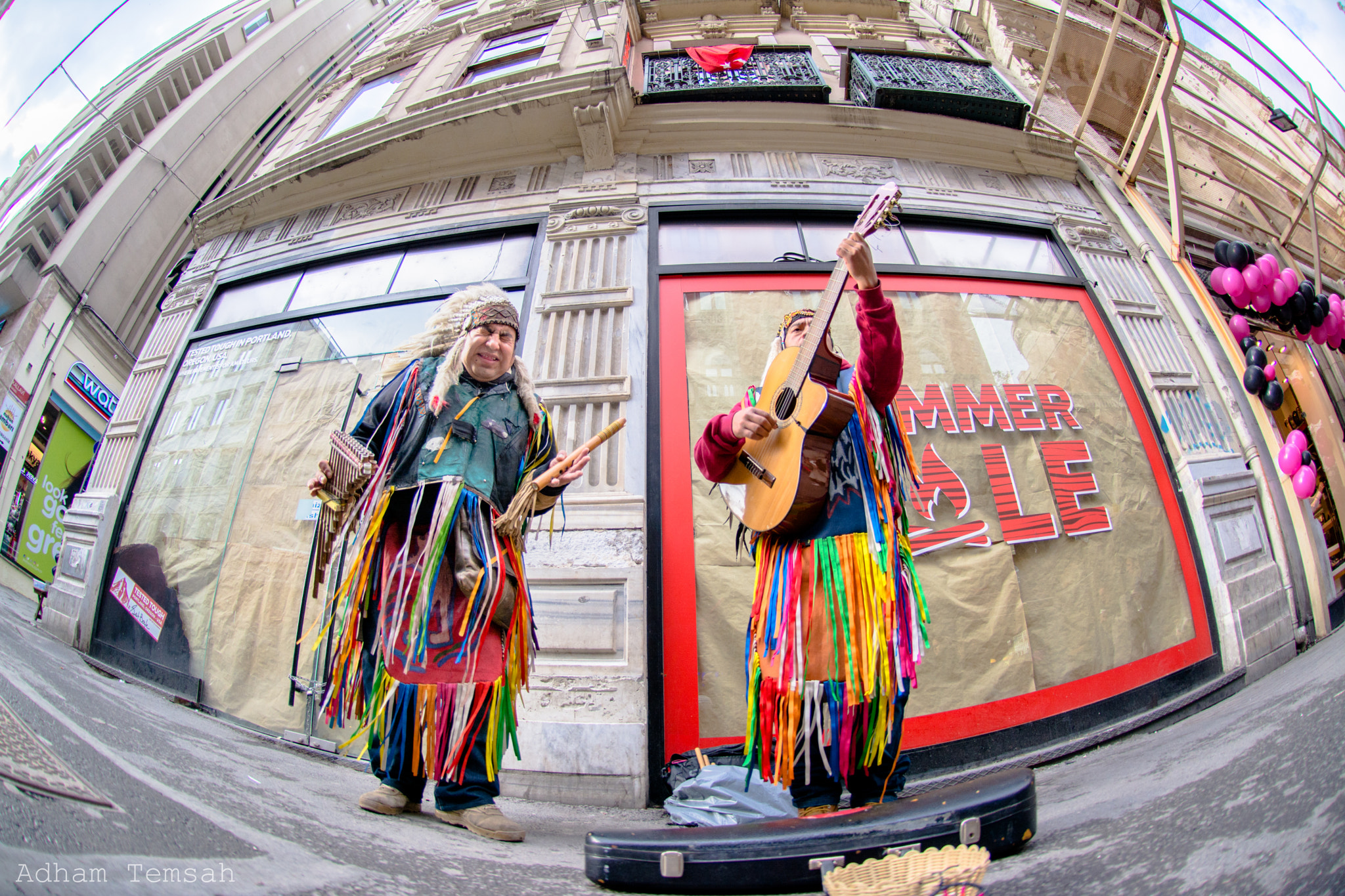 Nikon D7100 + Nikon AF DX Fisheye-Nikkor 10.5mm F2.8G ED sample photo. Street performers spotted in istiklal avenue - istanbul dec 2016 photography