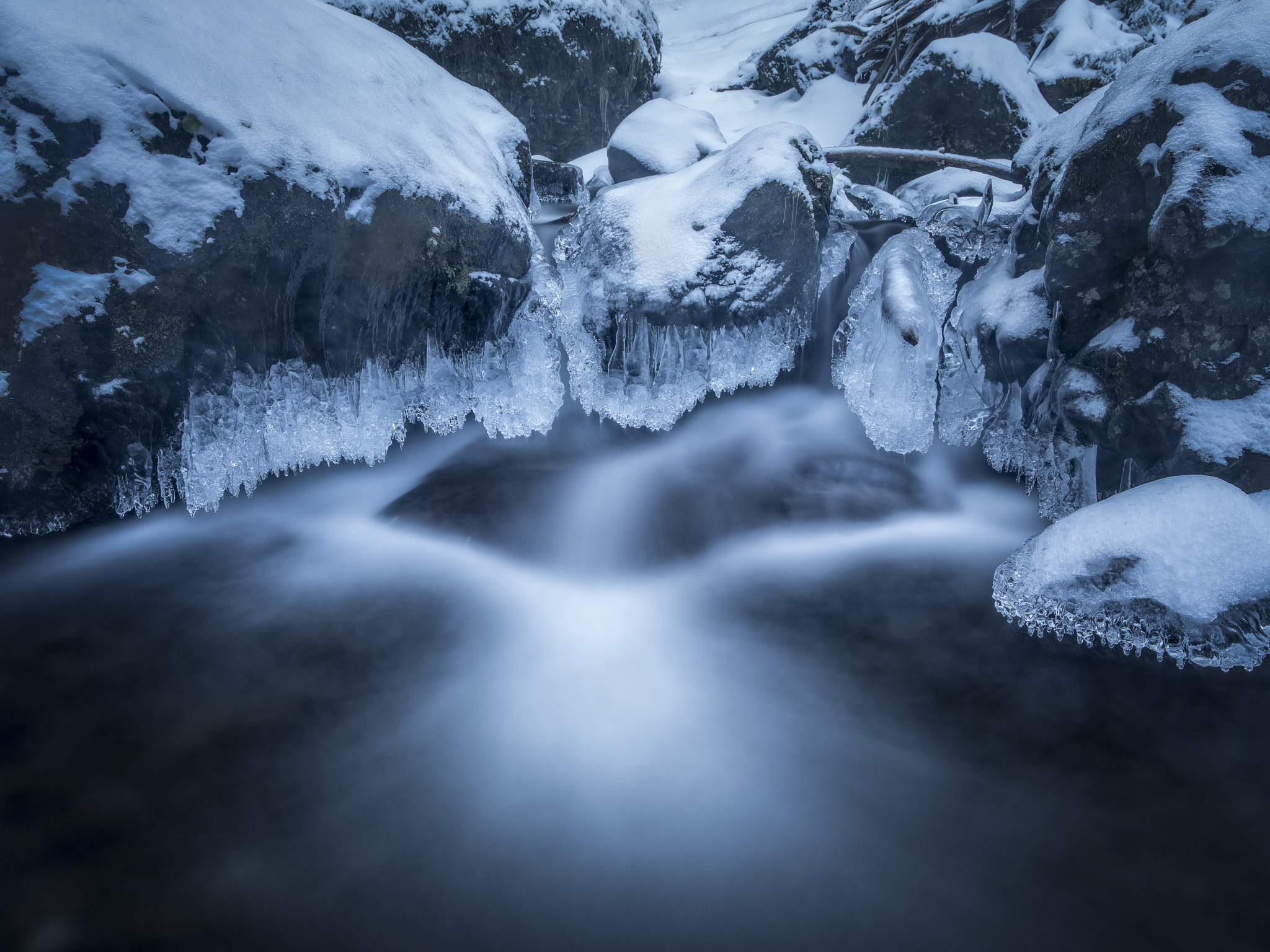 Pentax 645Z + smc PENTAX-FA 645 35mm F3.5 AL [IF] sample photo. Water and ice photography