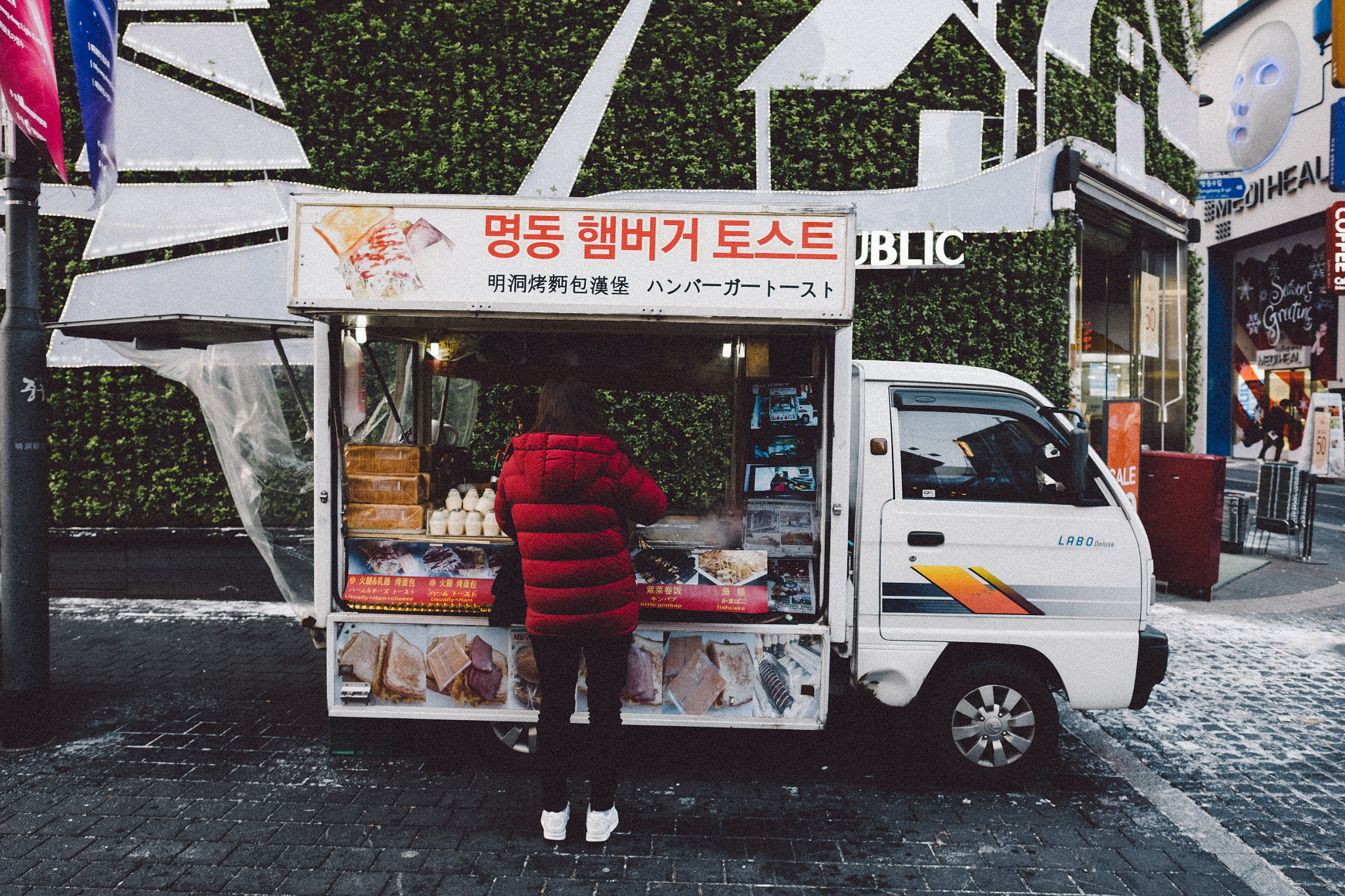 Fujifilm X-E2S + Fujifilm XF 16mm F1.4 R WR sample photo. Little store photography