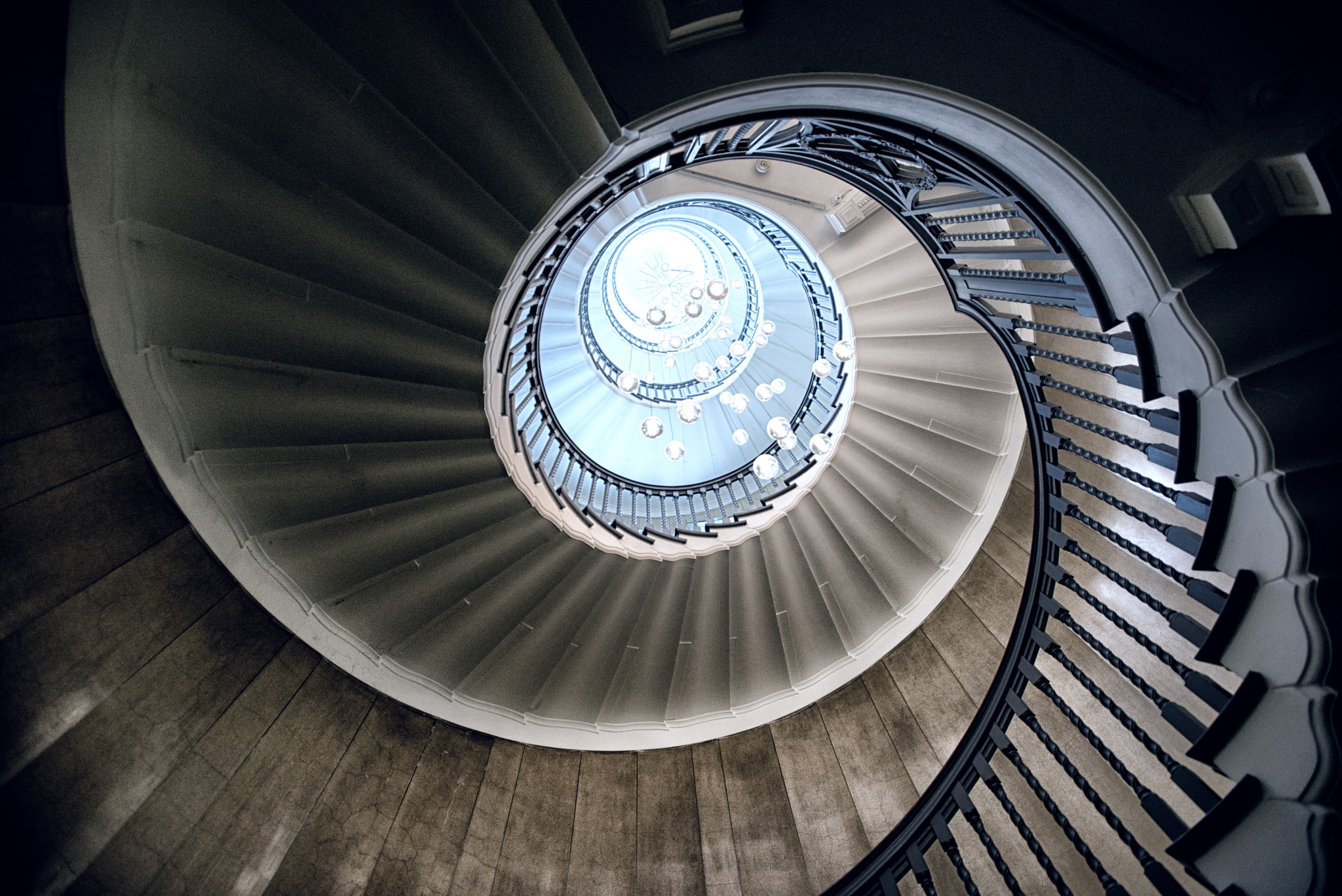 Nikon AF-S Nikkor 17-35mm F2.8D ED-IF sample photo. The dark spiral photography
