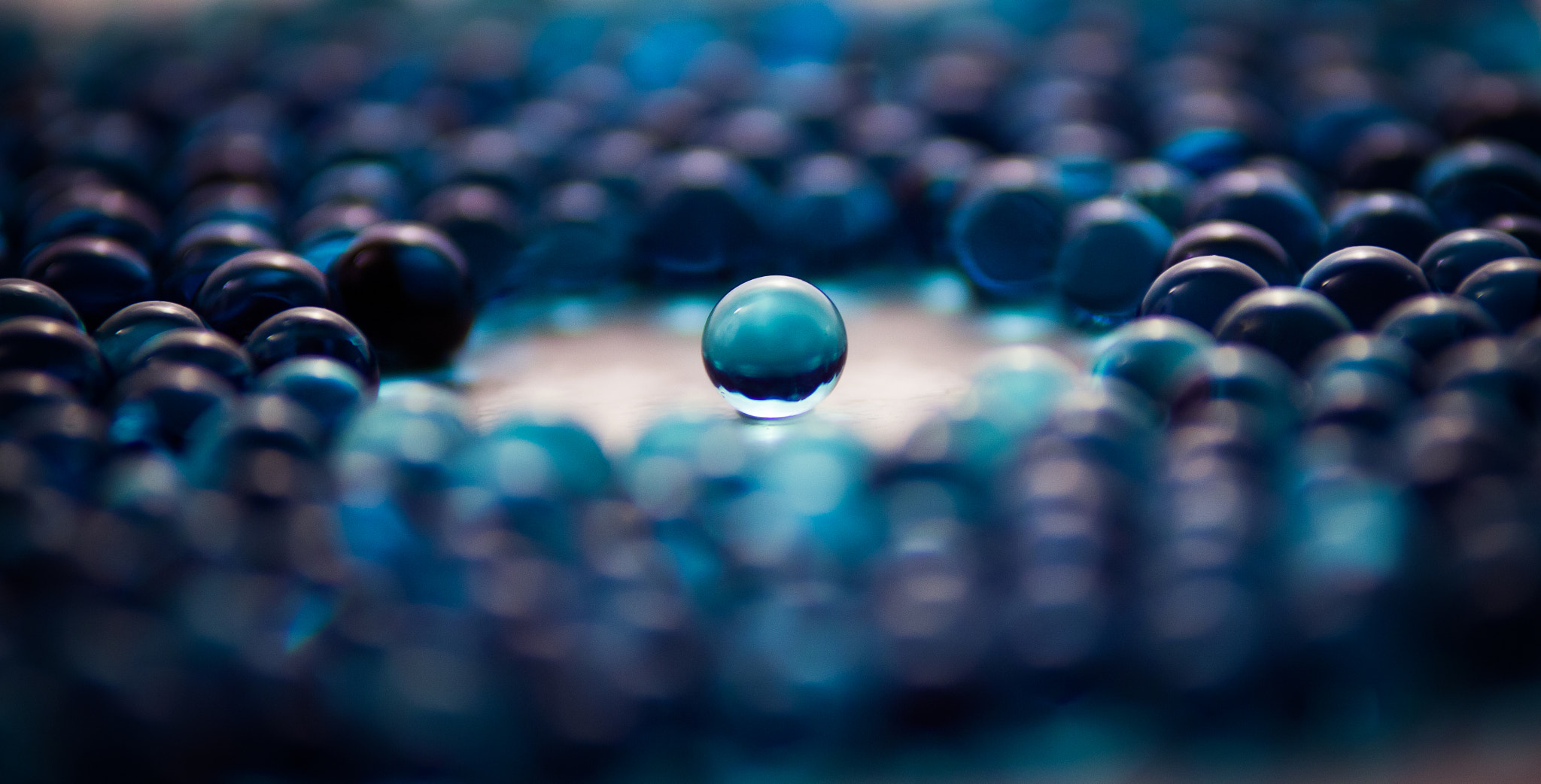 Canon EOS 5D Mark II + Tamron SP AF 70-200mm F2.8 Di LD (IF) MACRO sample photo. Blue abstract glass balls photography
