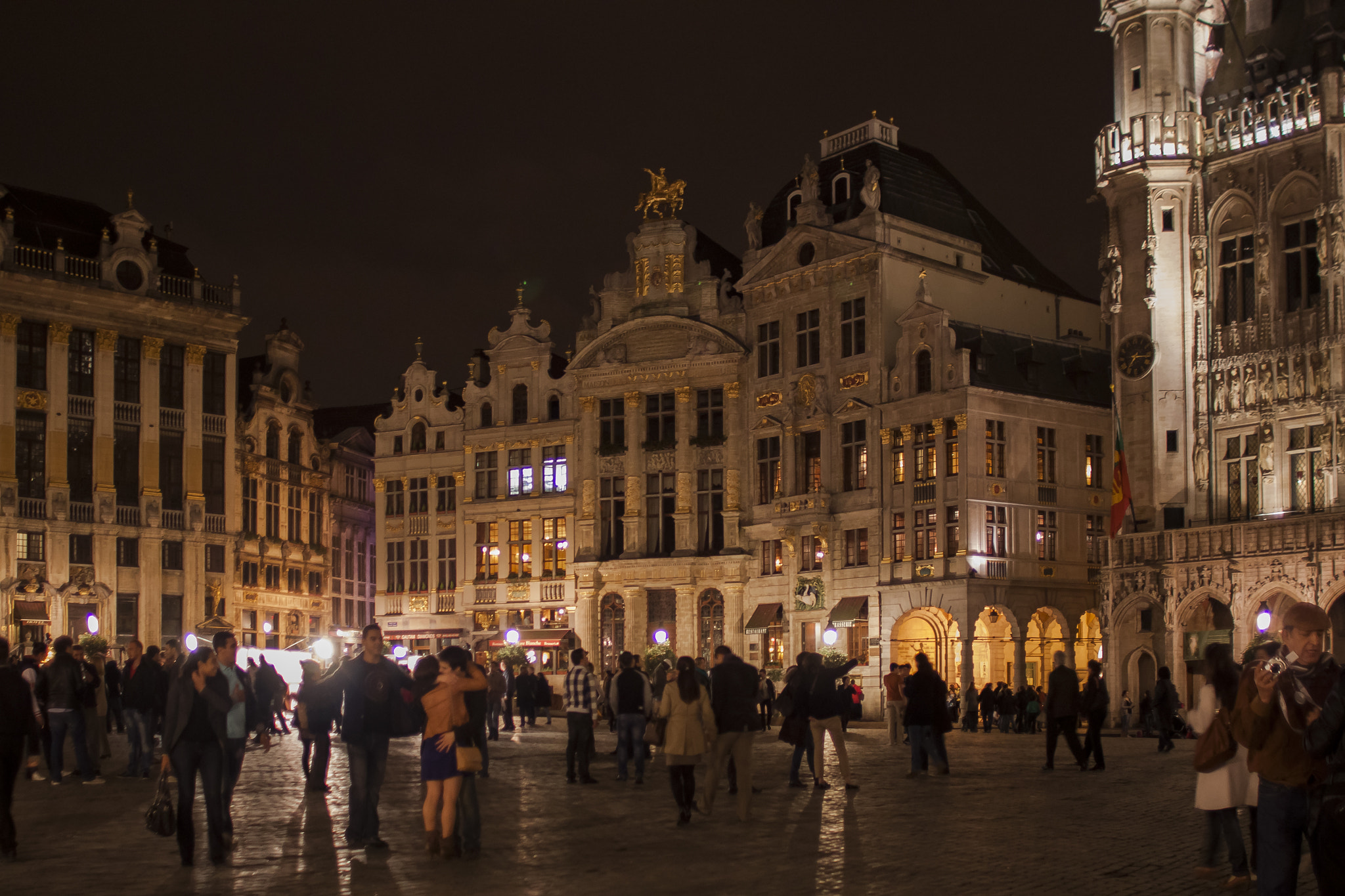 Canon EF 17-35mm f/2.8L + 1.4x sample photo. Grand place night photography