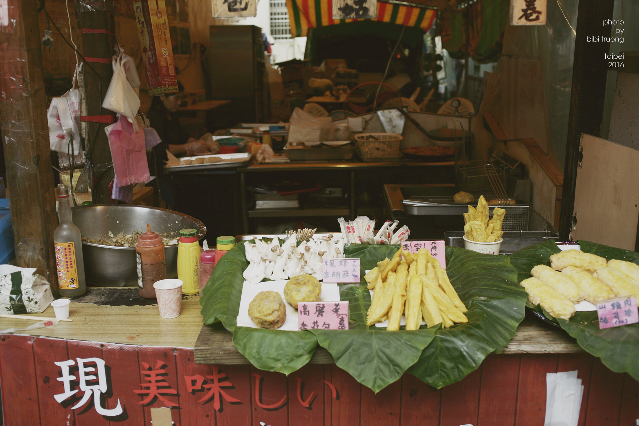 Canon EOS 5D + Canon EF 35mm F2 sample photo. Foods on street photography