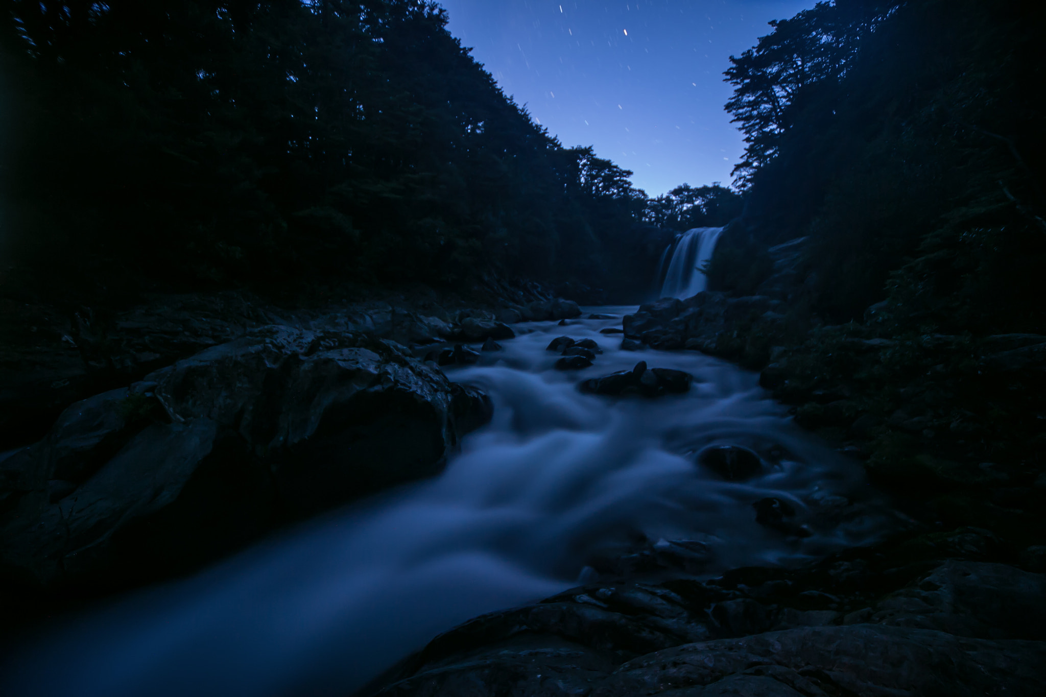 Canon EOS 6D + Sigma 12-24mm F4.5-5.6 EX DG Aspherical HSM sample photo. Tawhai falls at night photography