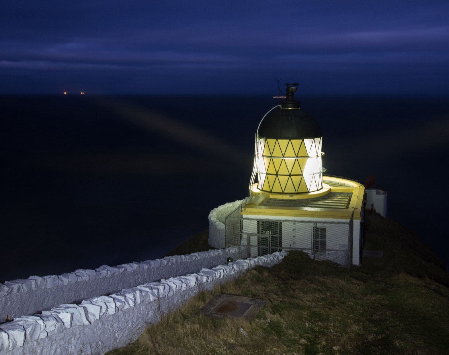 Canon EOS 550D (EOS Rebel T2i / EOS Kiss X4) sample photo. St abbs lighthouse, scottish borders photography