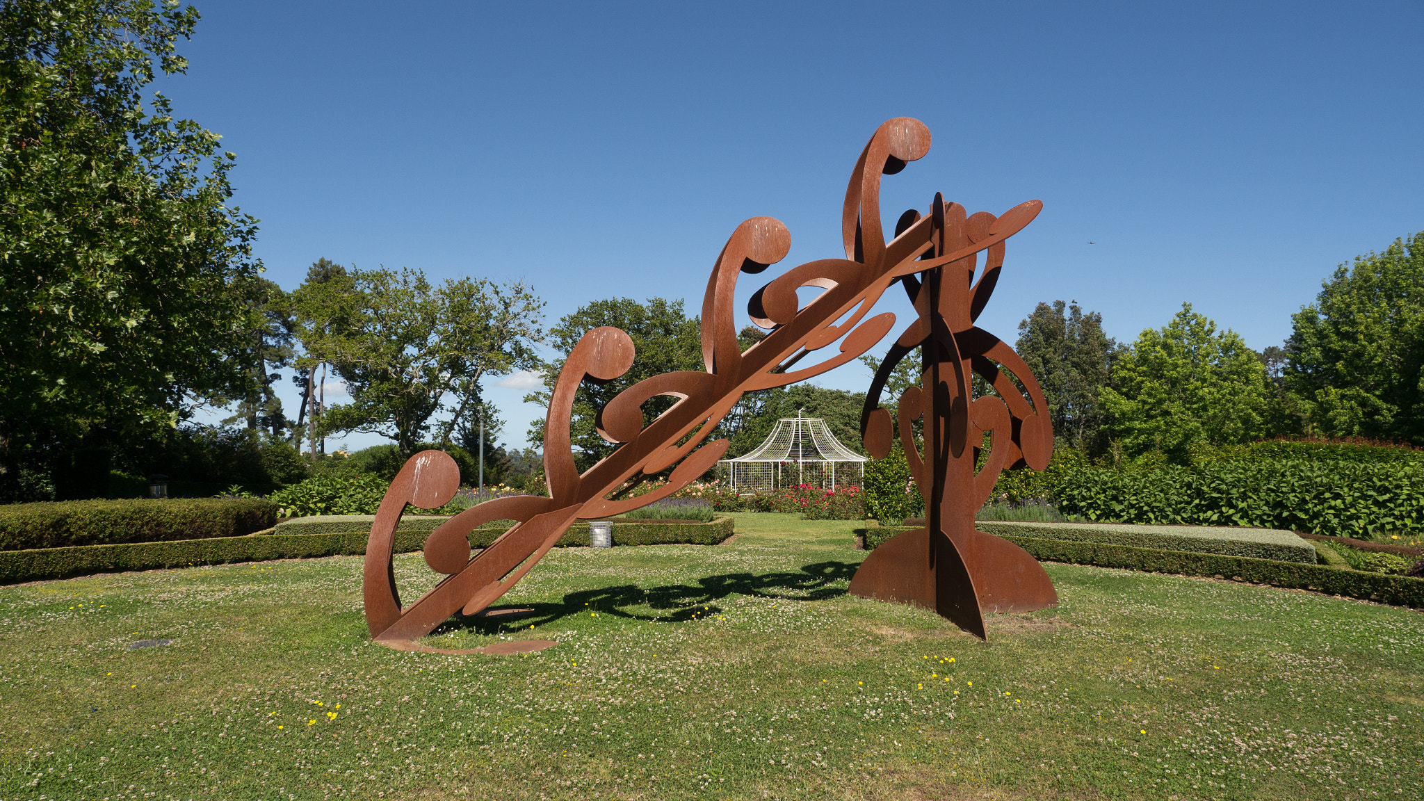 Panasonic Lumix DMC-GH2 sample photo. Steel sculpture photography