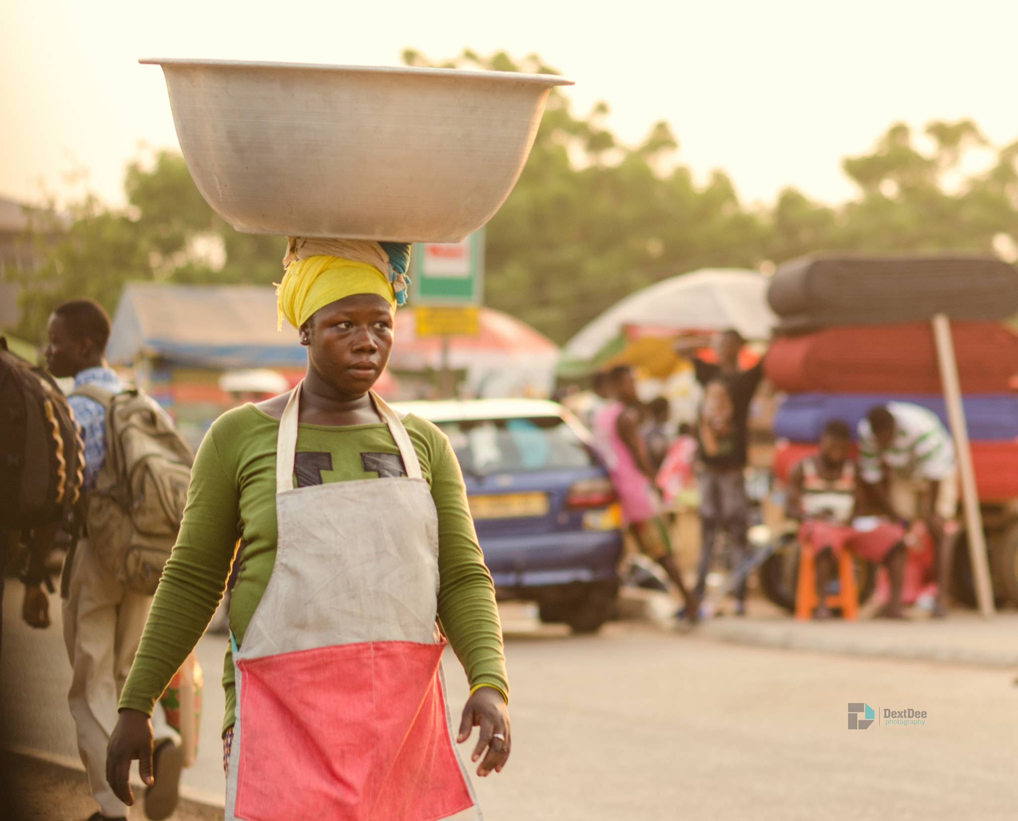 Nikon D5100 + Nikon AF-S Nikkor 85mm F1.8G sample photo. Market woman photography