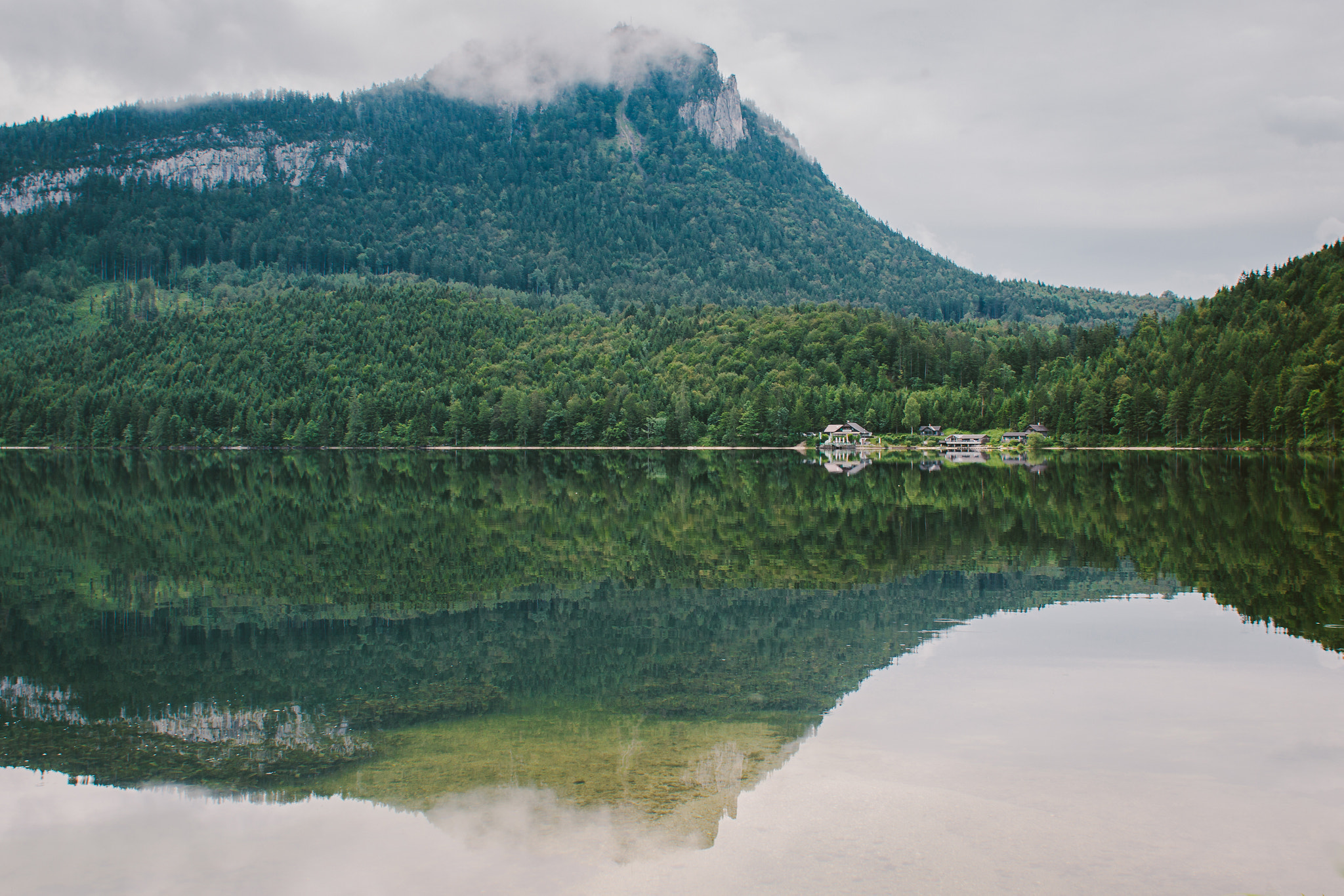 Canon EOS 600D (Rebel EOS T3i / EOS Kiss X5) + Canon EF 28mm F1.8 USM sample photo. Altaussee photography