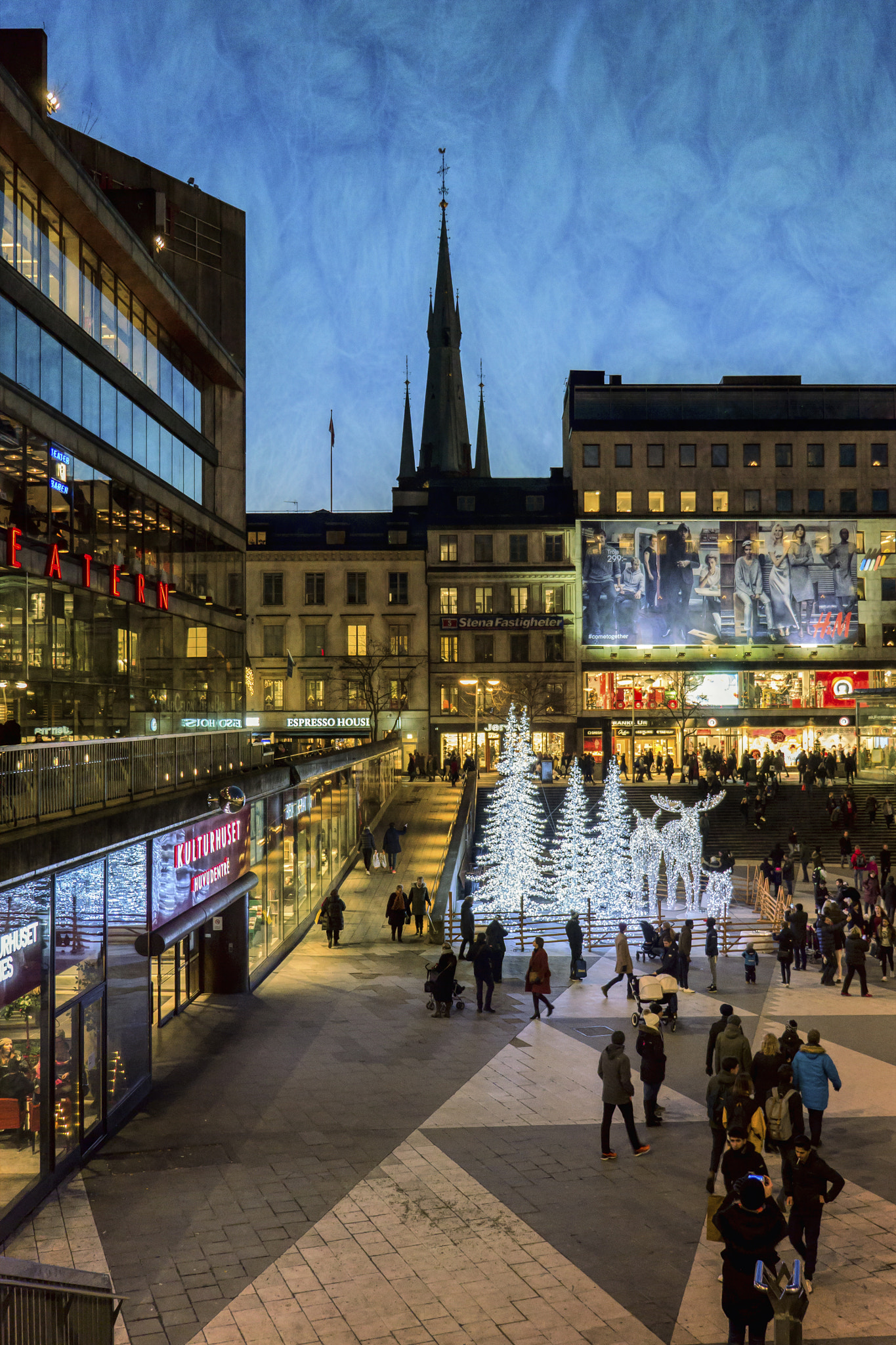 Panasonic Lumix DMC-GH3 sample photo. Sergels torg photography