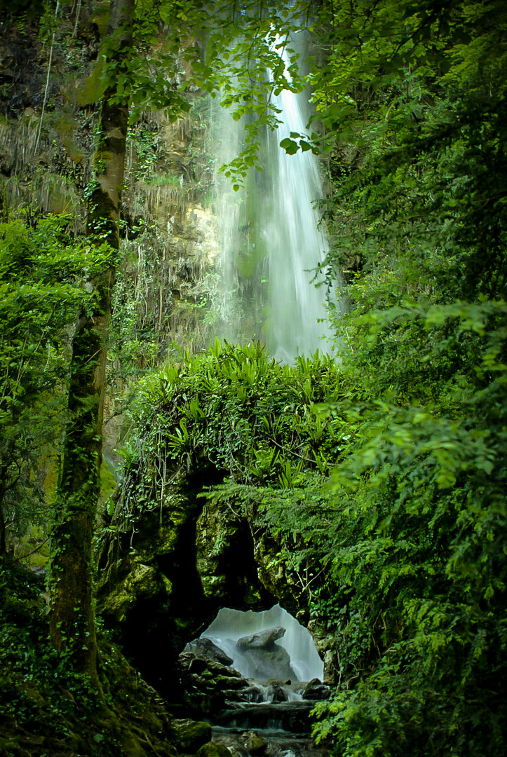 AF Zoom-Nikkor 28-85mm f/3.5-4.5 sample photo. Roquefort les cascades photography